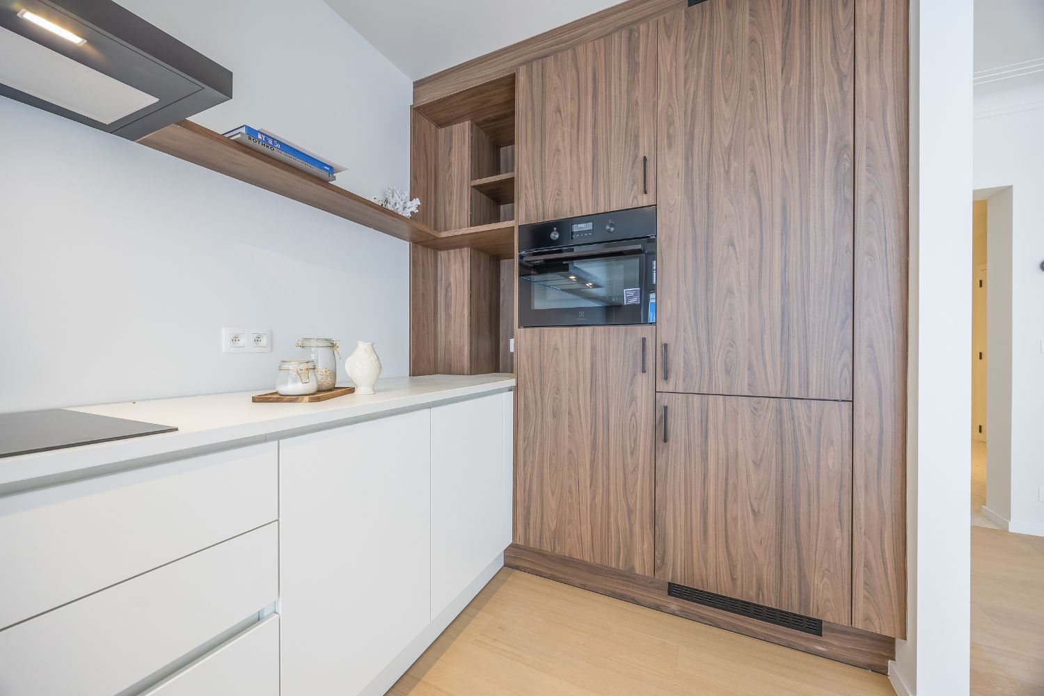 Gerenoveerd twee slaapkamer appartement in centrum Oostende foto 11