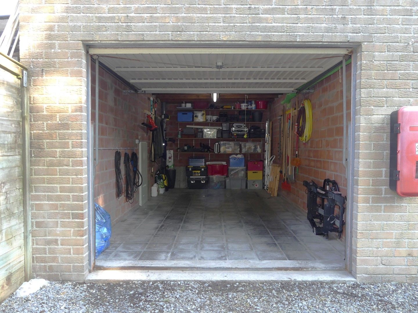 Garagebox in het hartje van Torhout foto 4