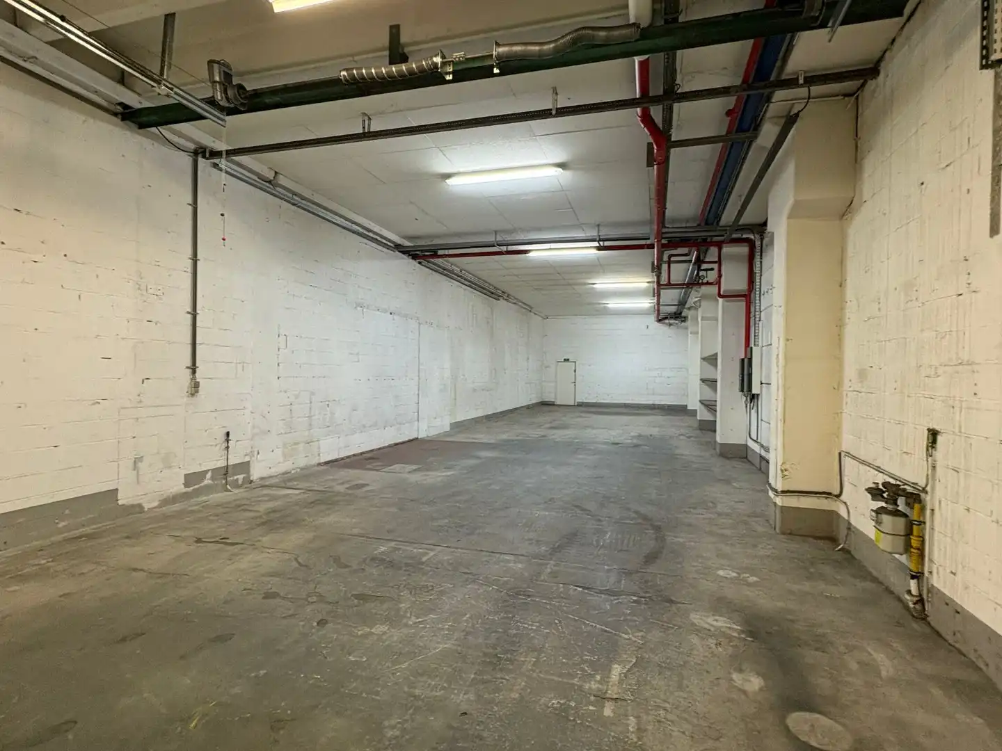 Bedrijfshal / opslagloods van +- 180m² !  foto 6