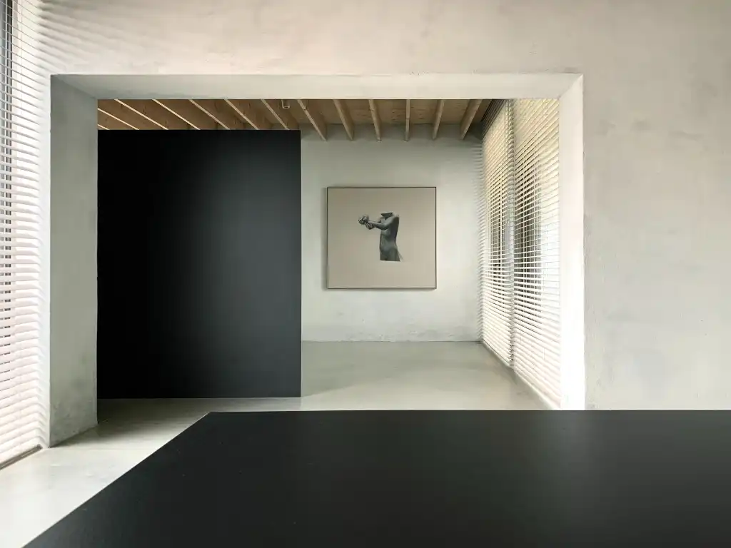 Architecturale laagbouwvilla met binnenzwembad en unieke beleving met het omliggende landschap. foto 14