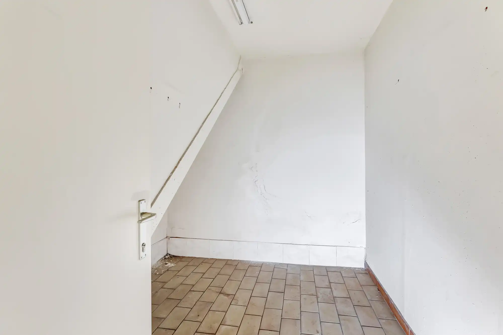 Ruim handelspand met ingebouwde kluis te koop in Moorsel foto 17