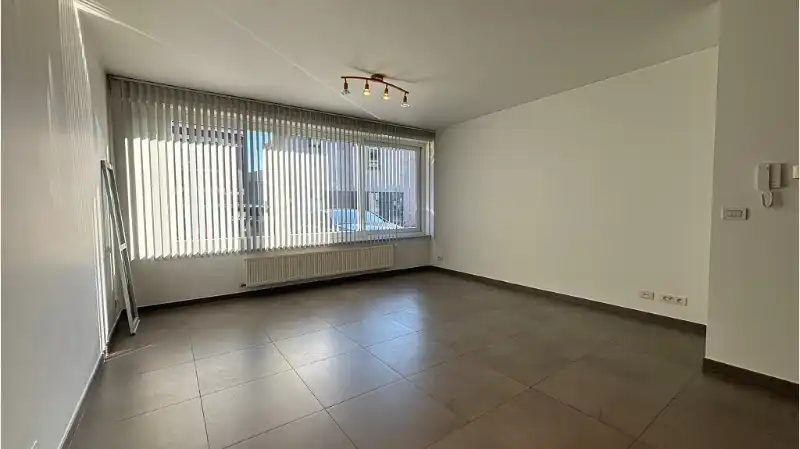 instapklaar gelijkvloers 2-slaapkamerappartement met ruim TERRAS te huur in Torhout foto 2