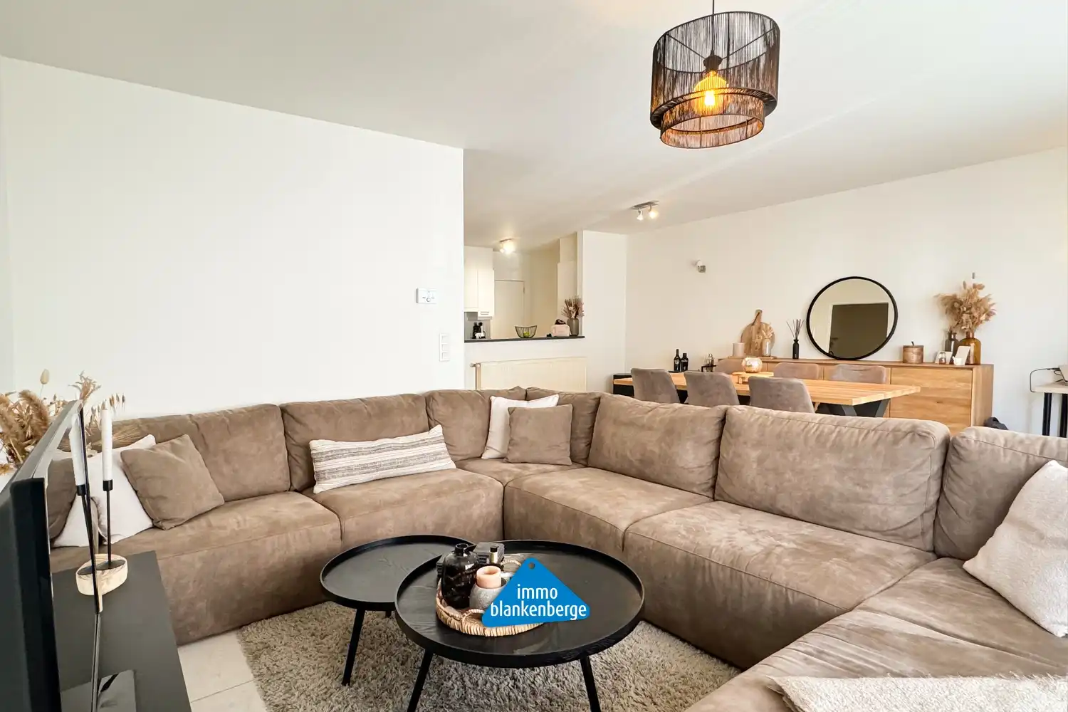 Ruim en modern appartement met twee slaapkamers foto 3