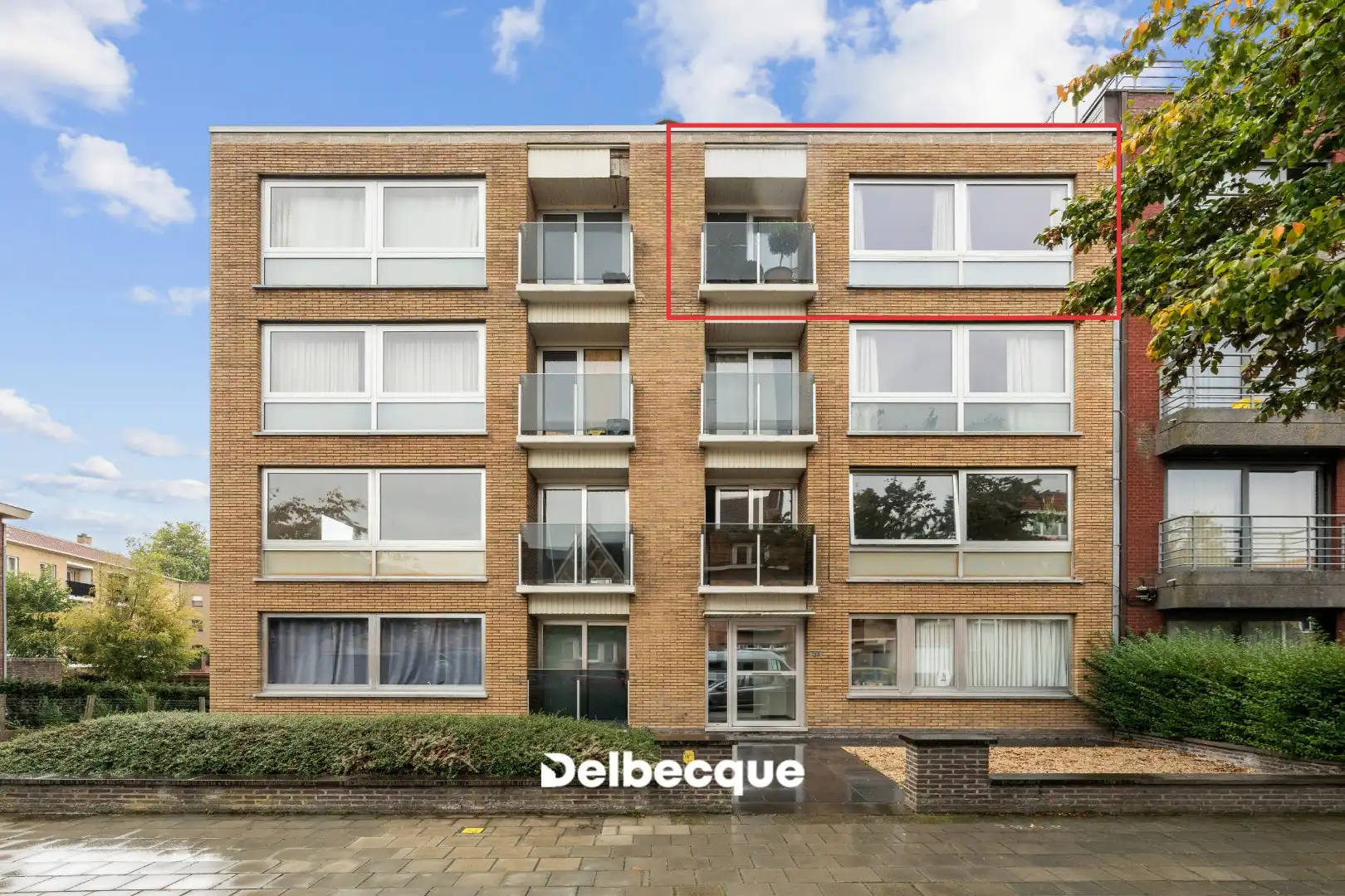 Volledig gerenoveerd appartement met 2 slk en open zicht in topbuurt Kristus-Koning foto {{pictureIndex}}