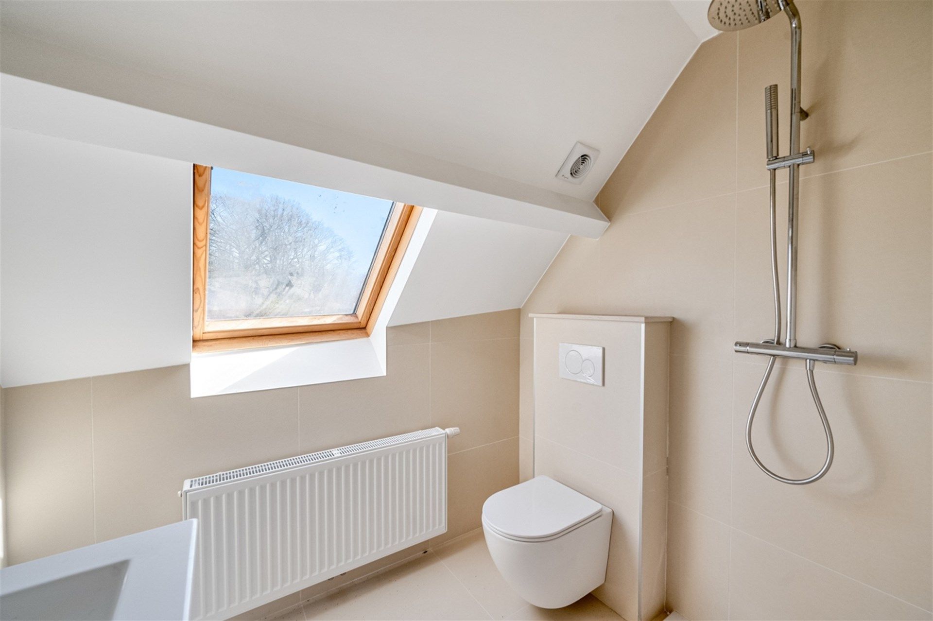 Volledig gerenoveerde woning met 4 mogelijke slaapkamers foto 16