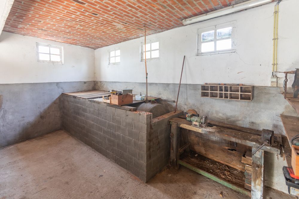 Hoeve met stallen op 3780 m² aan de grens met Elsegem foto 40