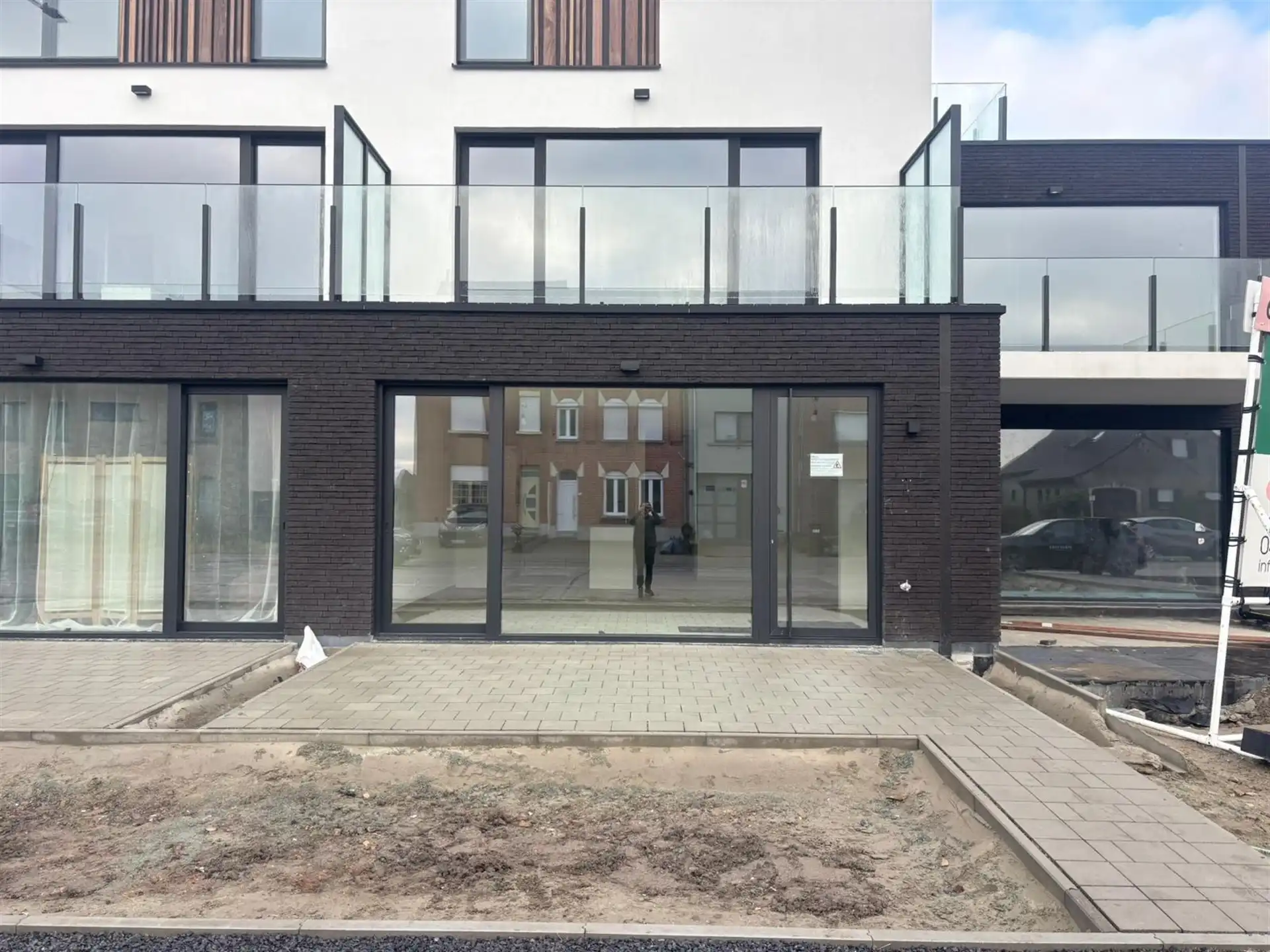 Modern gelijkvloers appartement met private tuin en ruime terrassen in Asse! foto 2