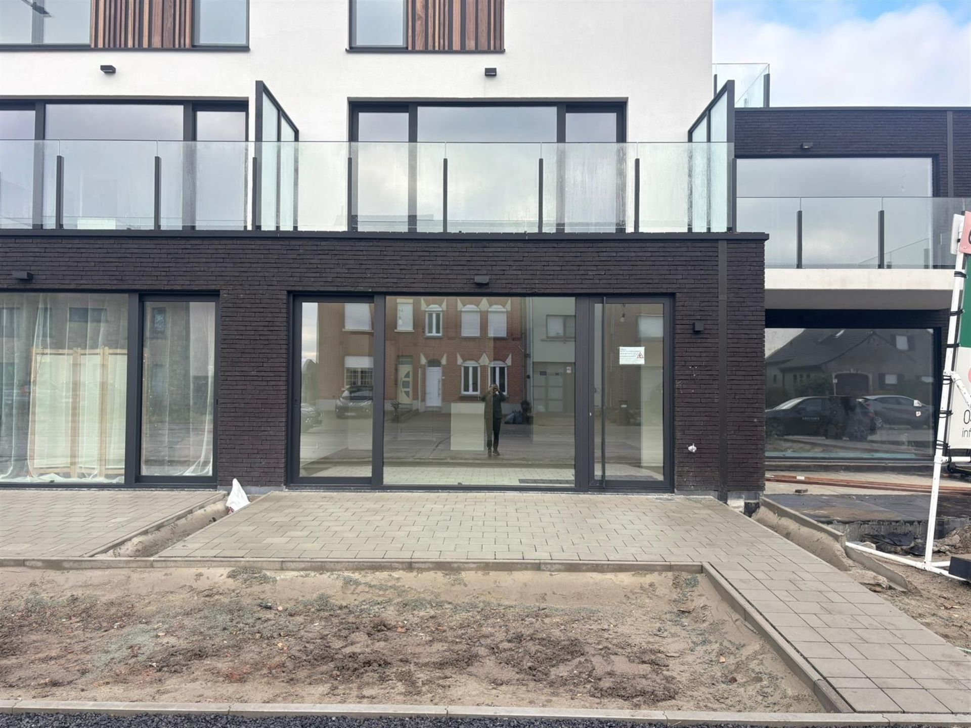 Modern gelijkvloers appartement met private tuin en ruime terrassen in Asse! foto 2