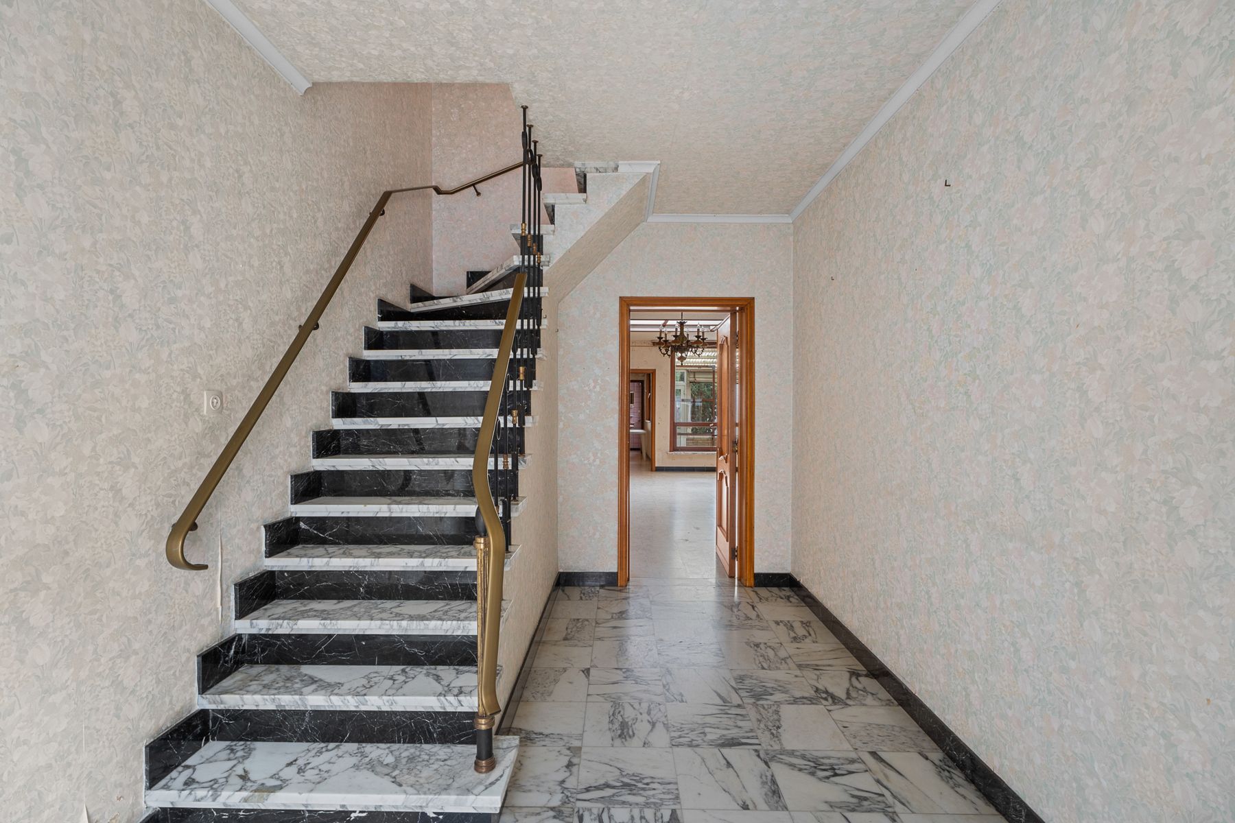 Te renoveren woning met potentieel in centrum Wetteren! foto 2