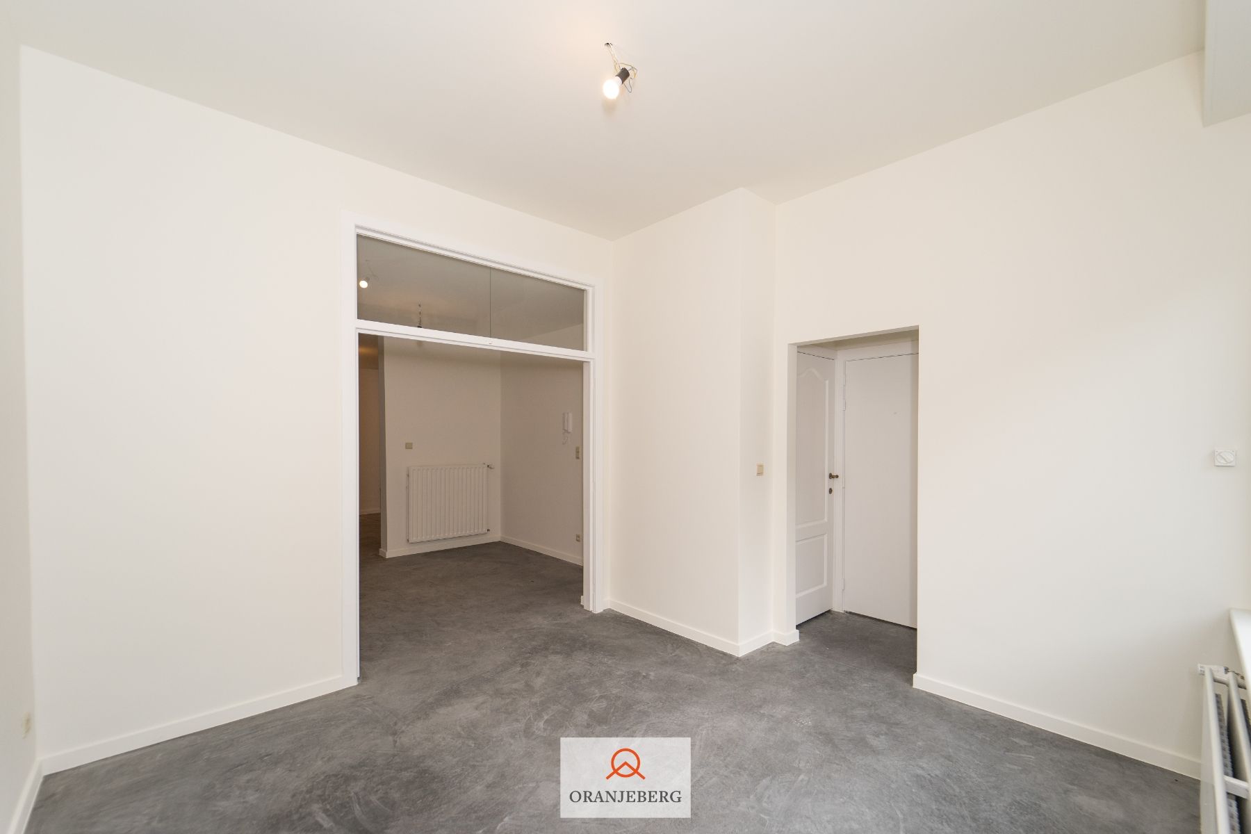 Gerenoveerd gelijkvloerse commerciële ruimte vlakbij UZ foto 16