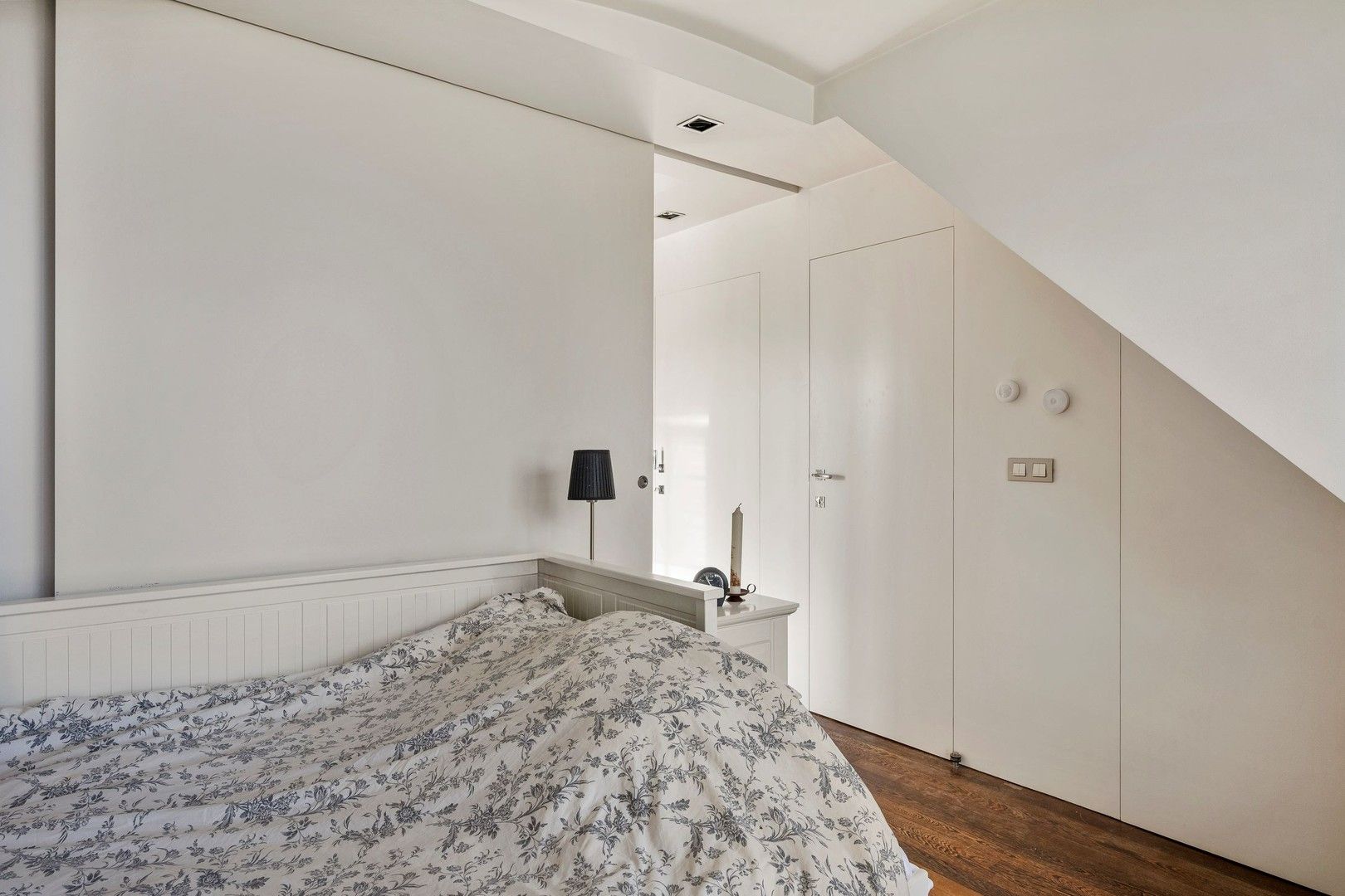 Gebouw waar het gezellige restaurant "De Vondel" is ondergebracht met woonst en voldoende parking op eigen terrein foto 25