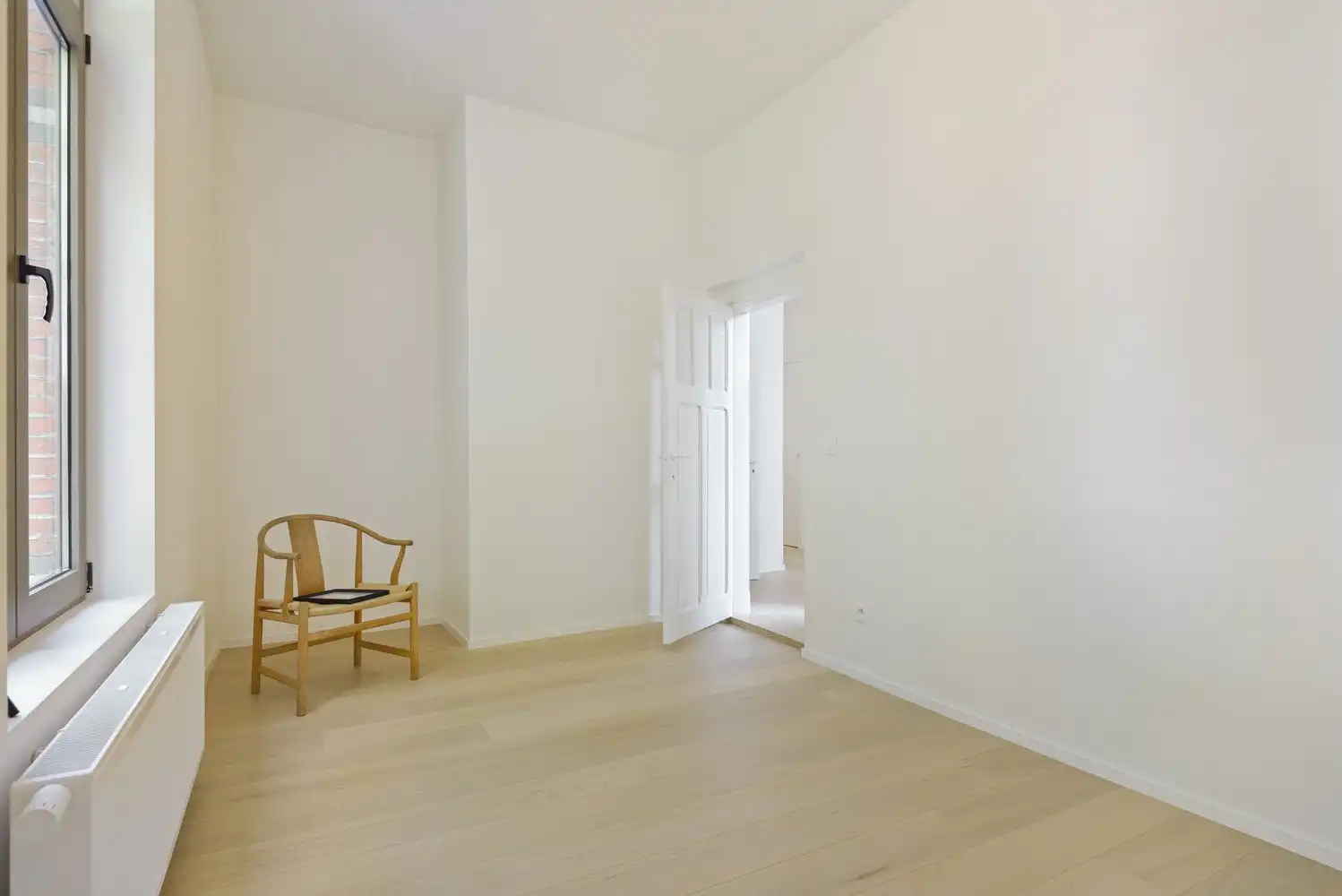 Gerenoveerd appartement met 2 slaapkamers , buitenruimte en groen zicht foto 14
