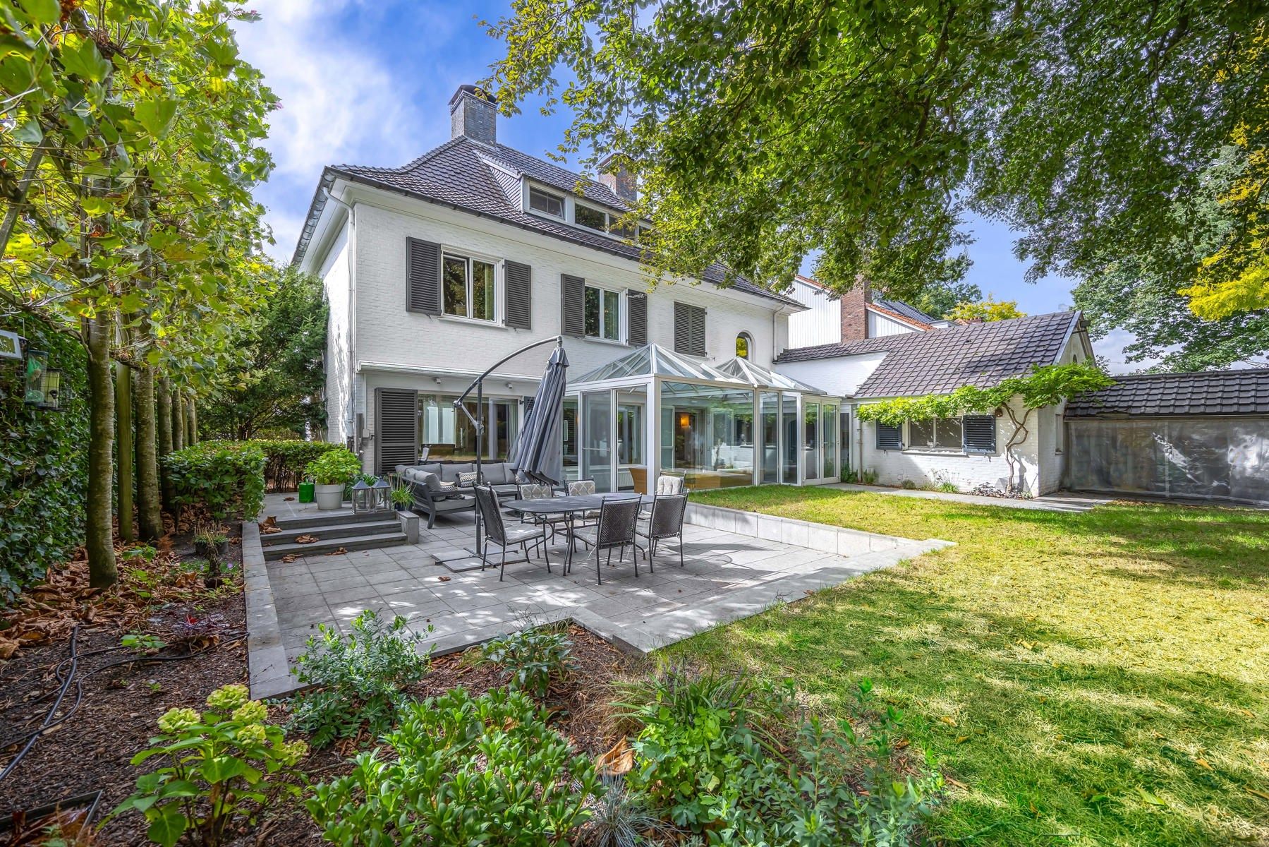 Instapklare, exclusieve manoir met 5 slpks en ruime garage foto {{pictureIndex}}