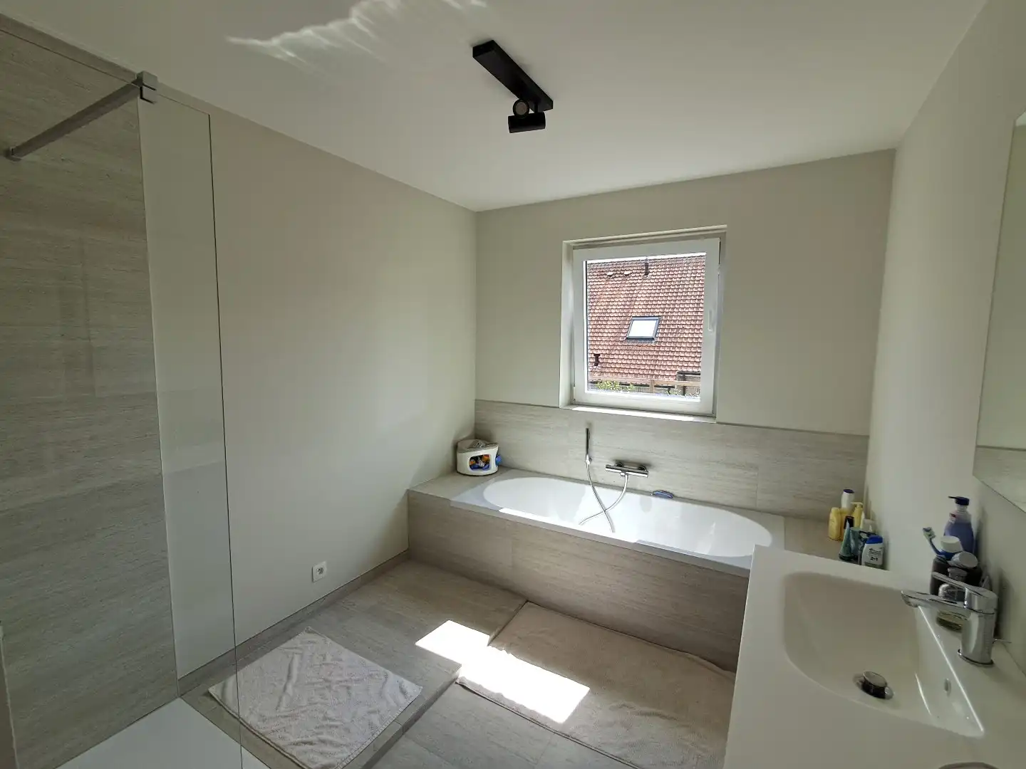 Ruime alleenstaande woning in Moerkerke foto 9