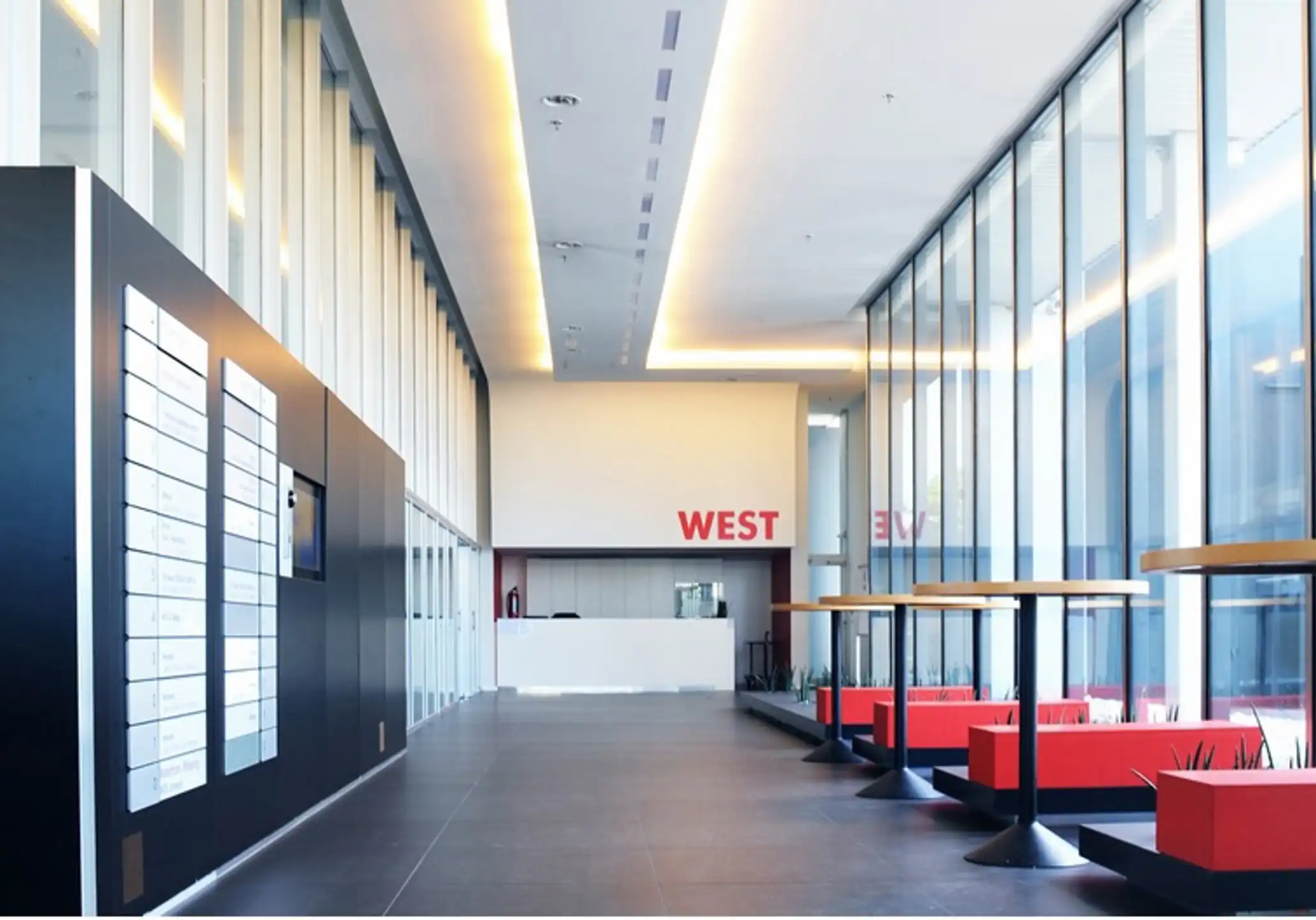 Antwerpen: Kantoren en werkplekken te huur in Ahlers Building. foto 5