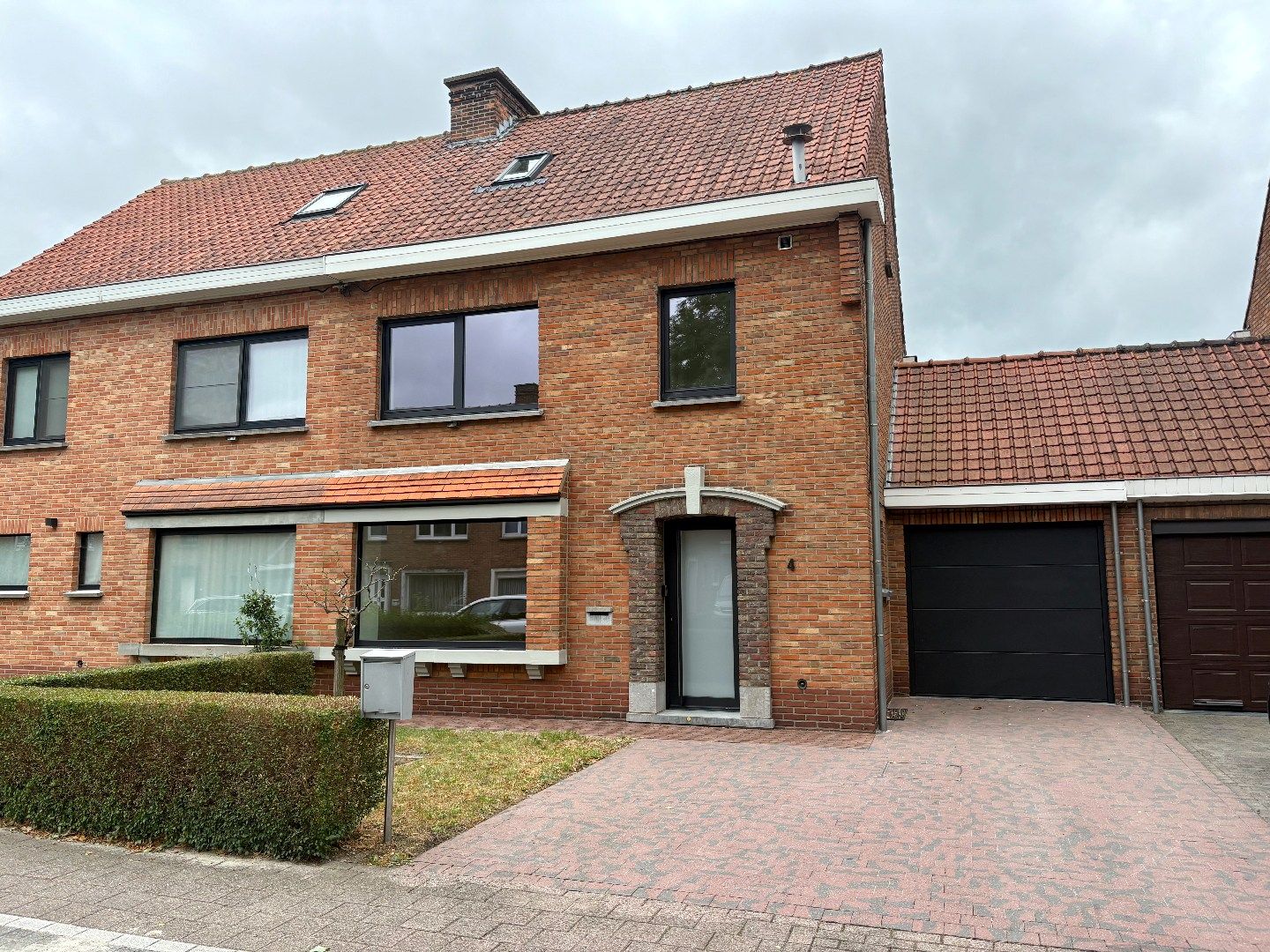 Volledig gerenoveerde woning met hoogwaardige, stijlvolle materialen te koop in Kuurne. foto 24