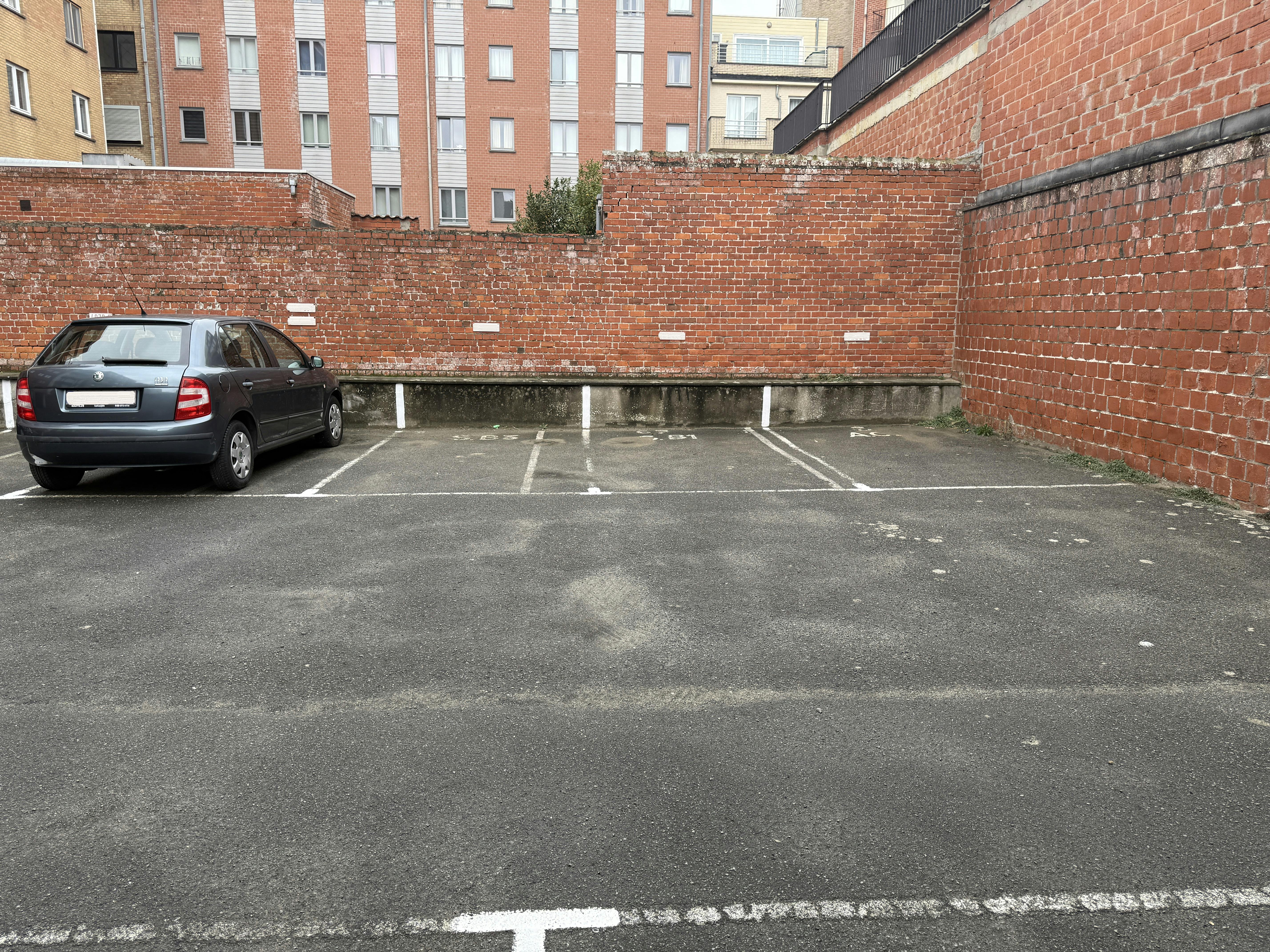 Staanplaats vlakbij zeedijk en Elisabethplein te Koksijde. foto 4