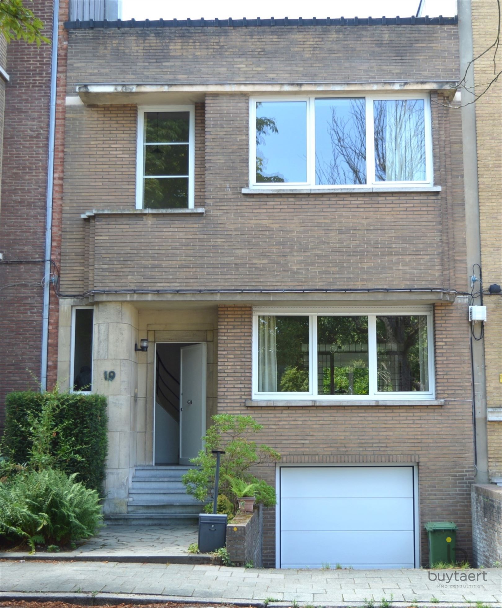Karaktervolle art deco woning met vier slaapkamers en tuin midden in het welgekende "Pullhof" te Berchem. foto 22