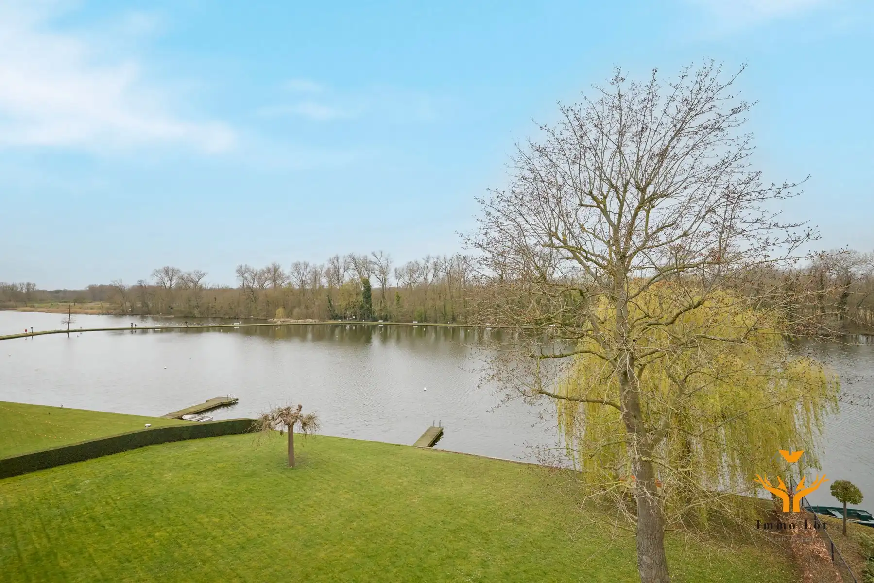 Ruim appartement met panoramisch zicht op het Donkmeer foto {{pictureIndex}}