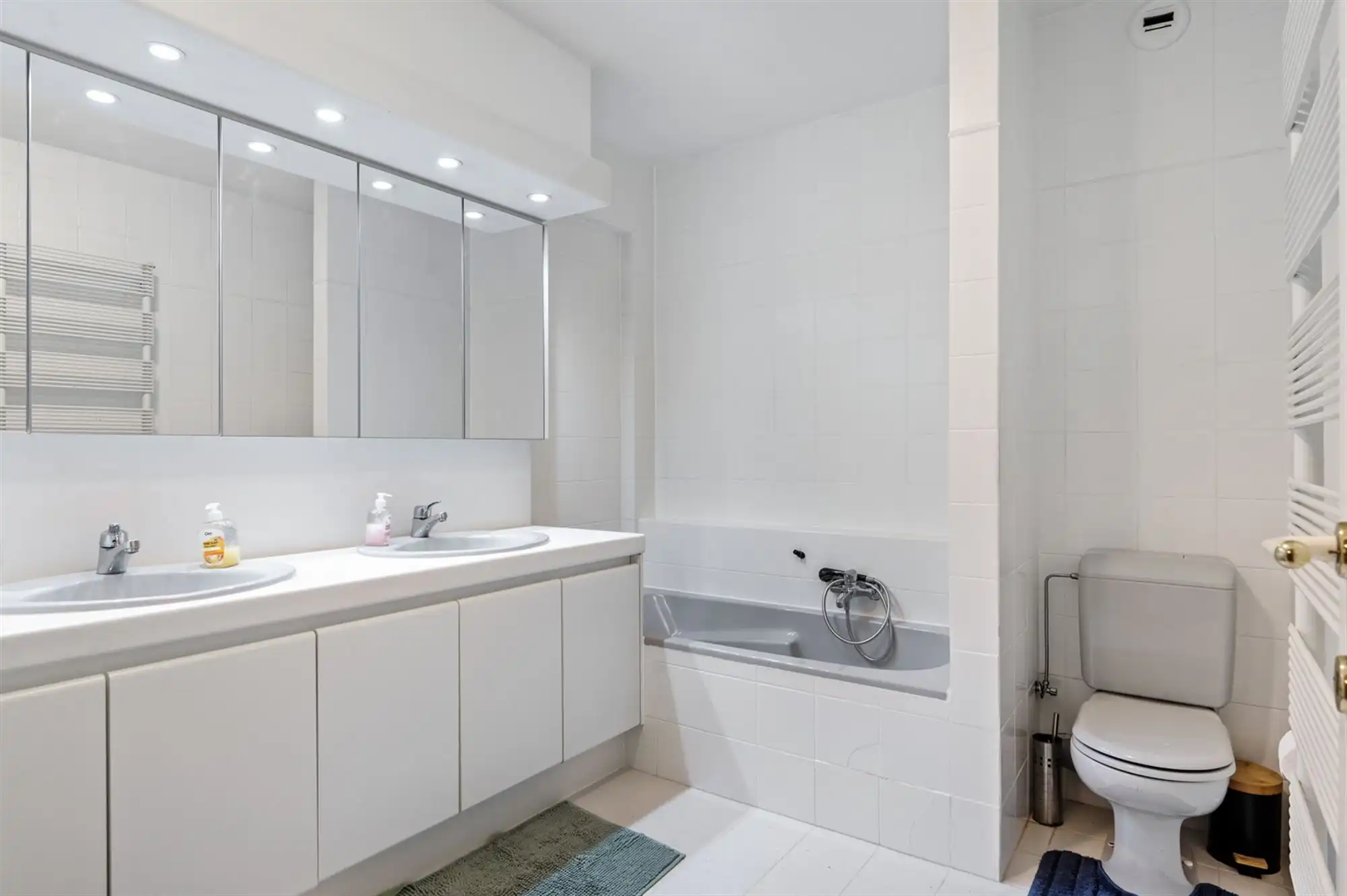 Instapklaar en lichtrijk appartement op toplocatie foto 10