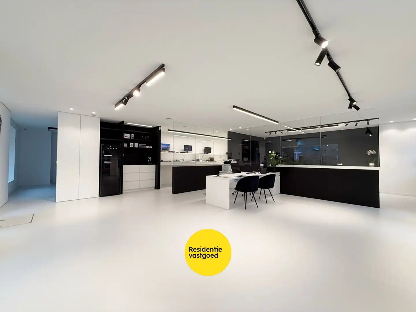 Instapklaar en hoogwaardig handelspand (122 m²) op topligging in Nieuwpoort Stad foto 10