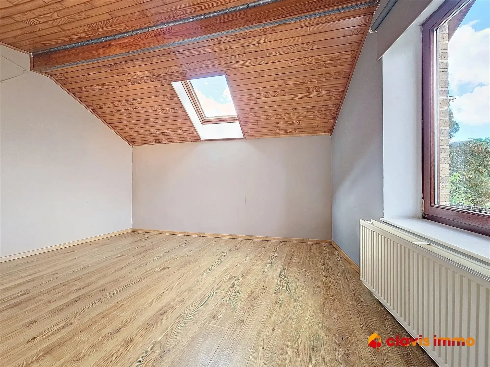 Appartementsgebouw met twee eenheden en huisje foto 15