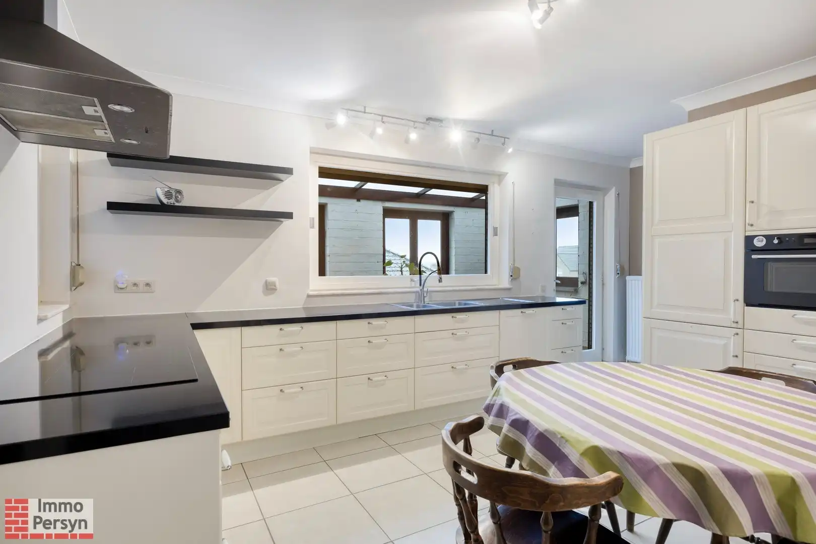 Charmante open bebouwing met praktische indeling in een rustige omgeving foto 11