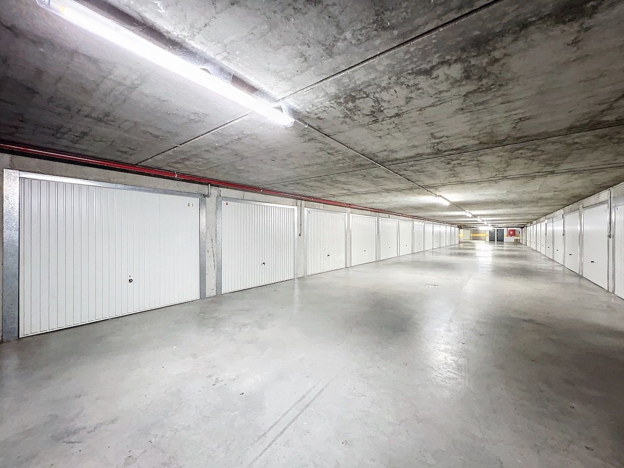 Ruime gesloten garagebox op wandelafstand van de Zeedijk foto 4