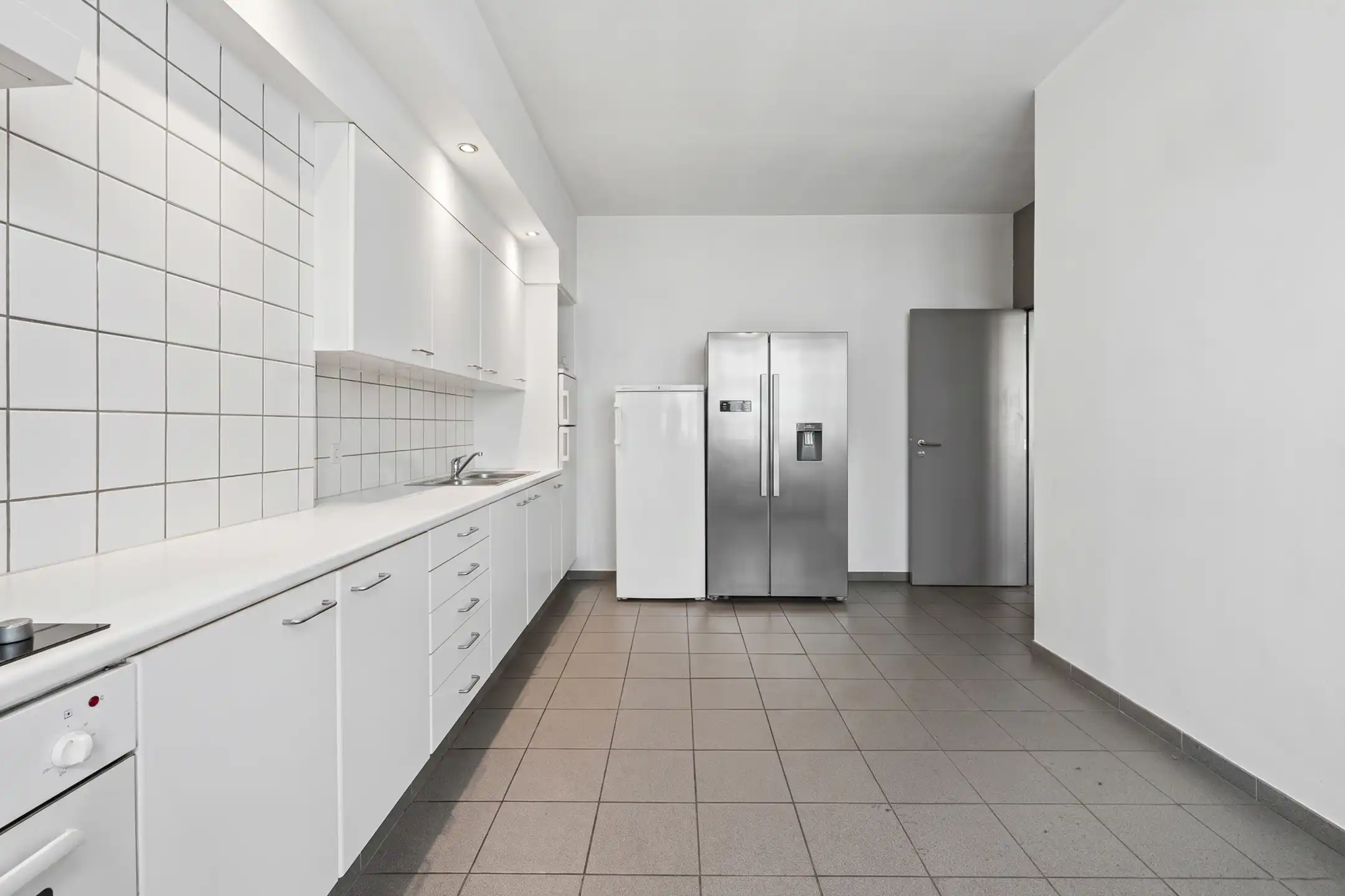 Gezinswoning met 4 slaapkamers en aanpalend magazijn foto 7