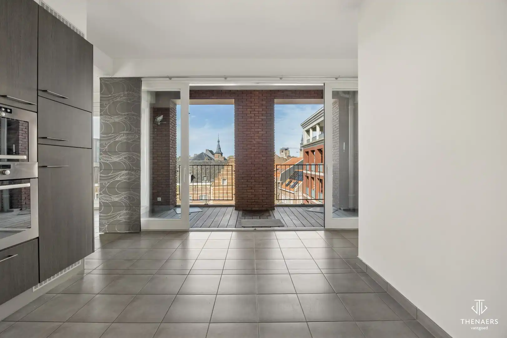 Ruim appartement van 166 m² met 2 terrassen en ondergrondse autostaanplaats in hartje Sint-Truiden. foto 12