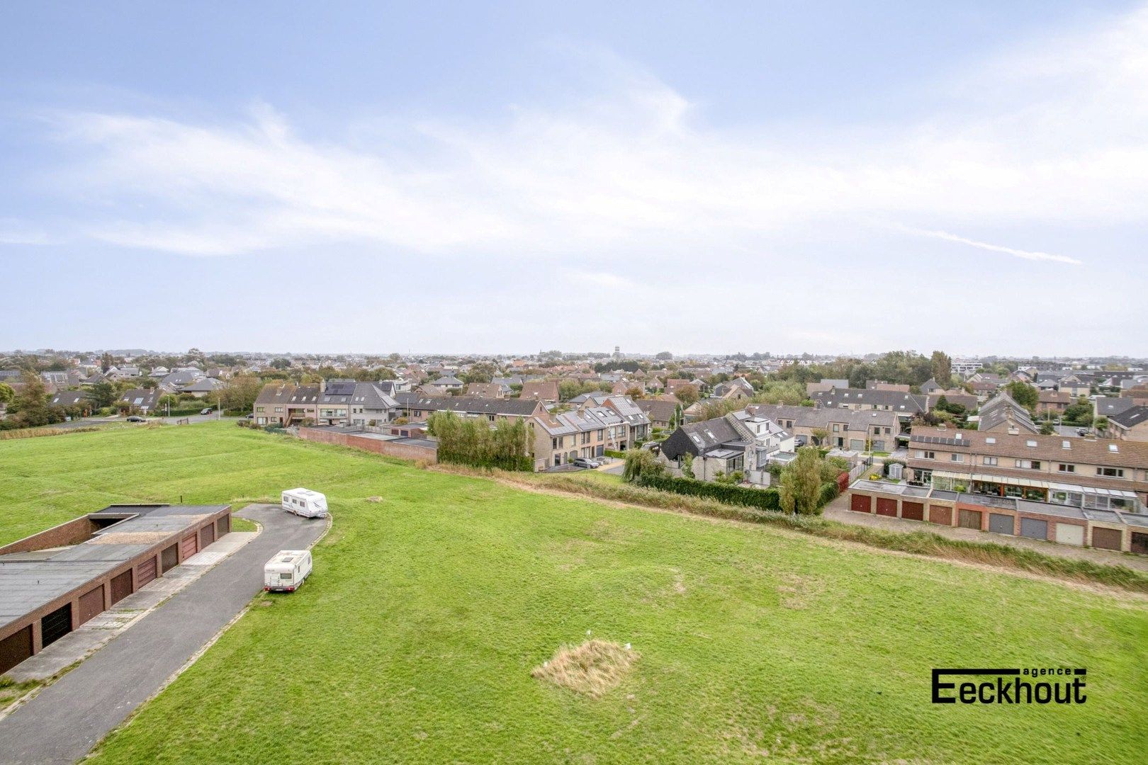 Ruim appartement met terras en open zicht in Bredene foto 4