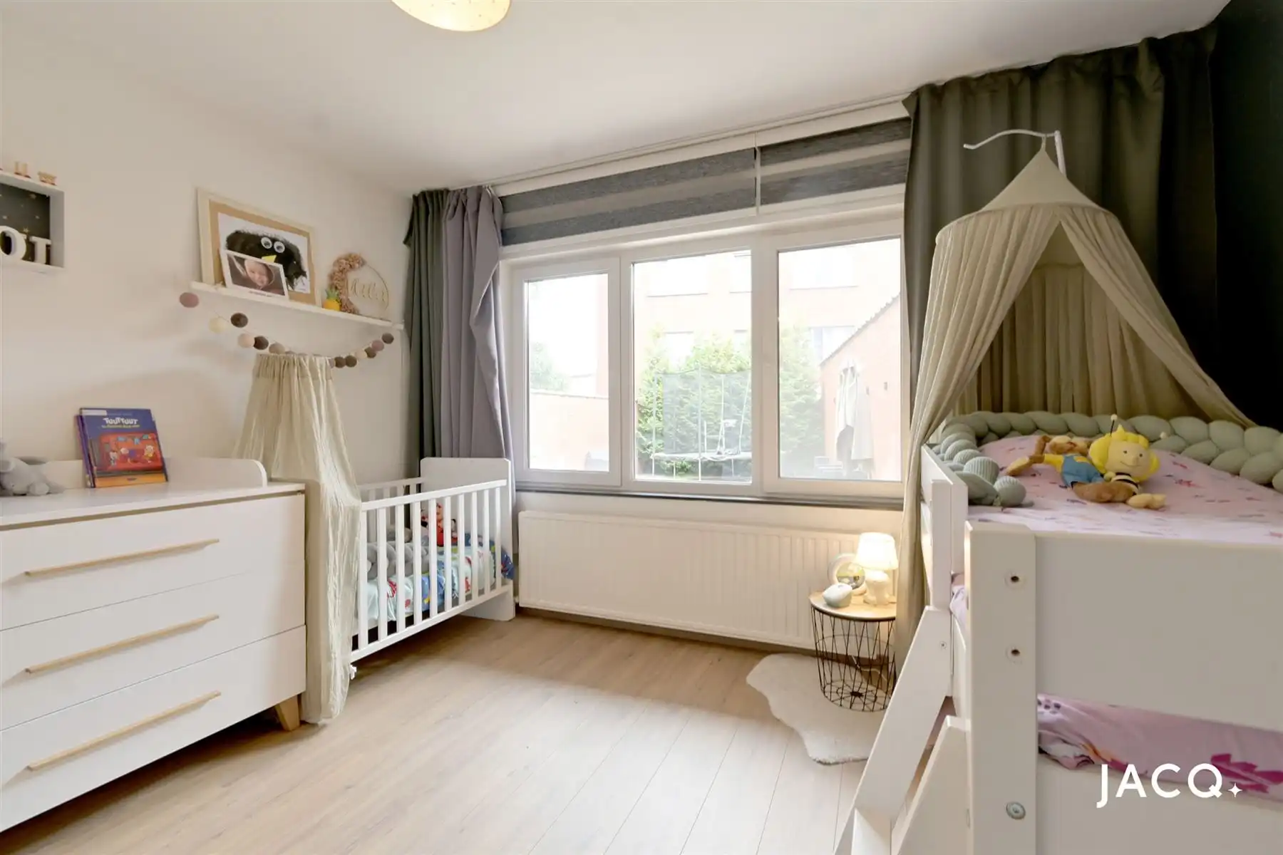 Sfeervol gelijkvloers appartement met zonnige tuin foto 11