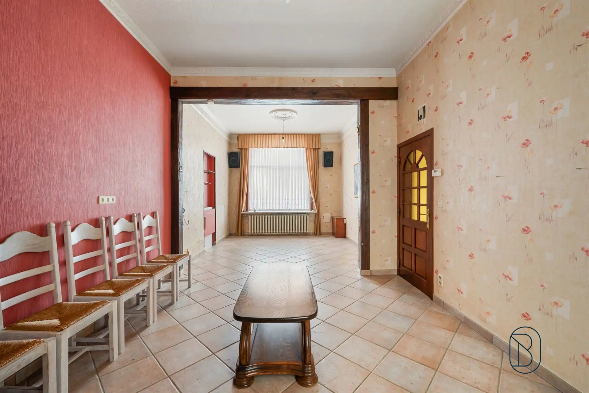 Te renoveren rijwoning met veel potentieel foto 6