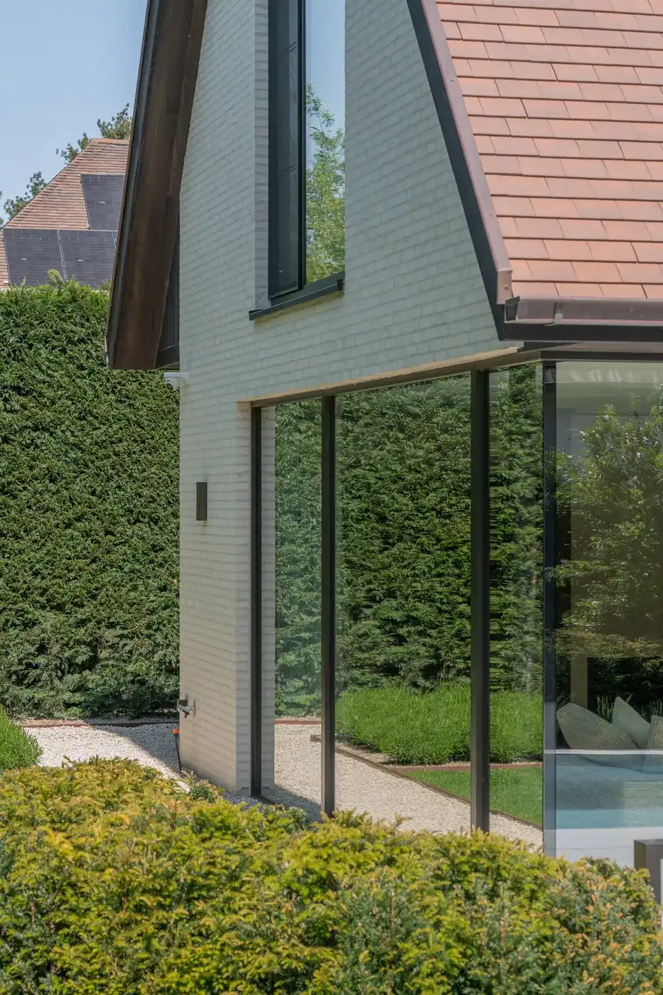 Perfect georiënteerde villa met zwembad voorzien van een duurzame luxeafwerking foto 30