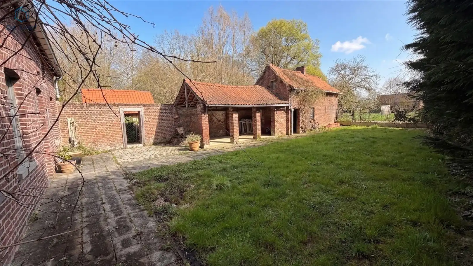 Charmante te renoveren fermette in een rustige, doodlopende straat te Flobecq foto 6