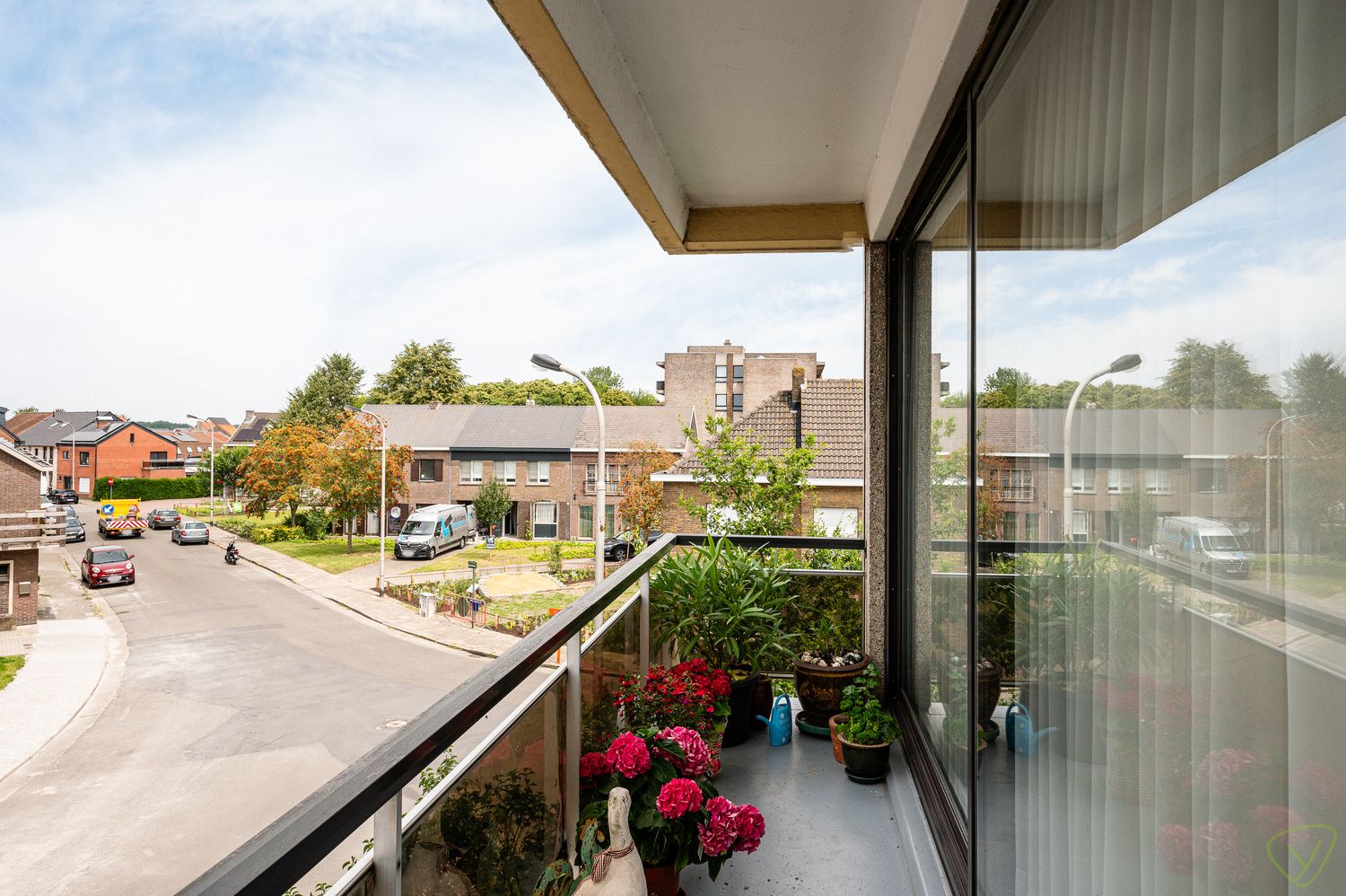 Zonnig hoekappartement in een goed onderhouden residentie nabij de Markt van Eeklo! foto 10