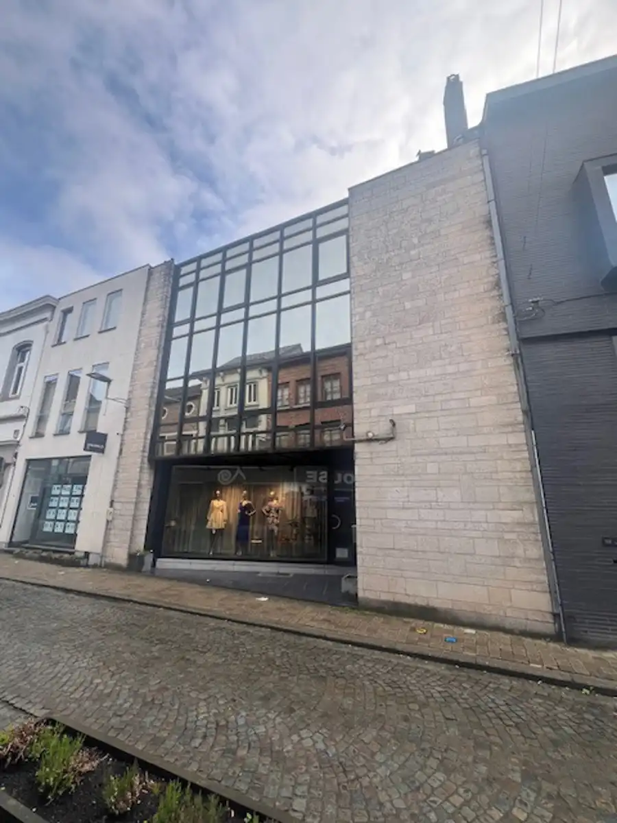 Hoofdfoto van de publicatie: Multifunctioneel gebouw in het centrum van Lokeren