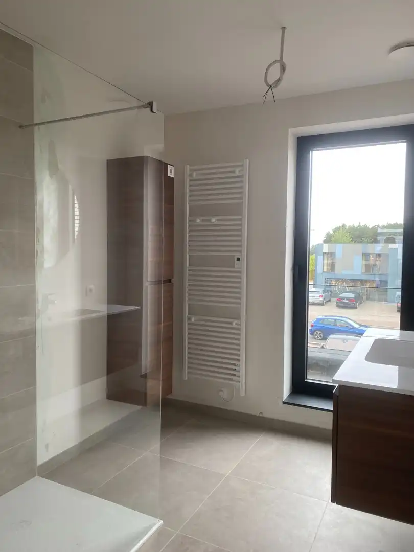 Instapklaar nieuwbouwappartement met 1 slaapkamer en terras. foto 3