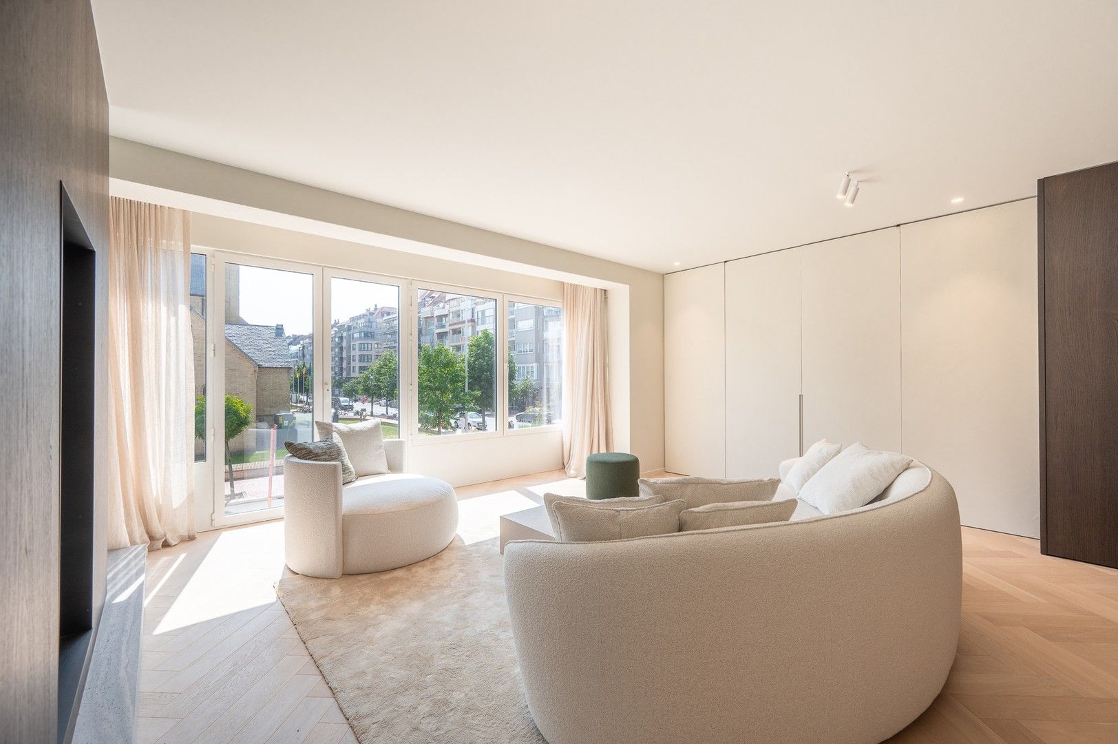 Magnifiek gerenoveerd appartement van 150 m², op enkele passen van het Van Bunnenplein. foto {{pictureIndex}}