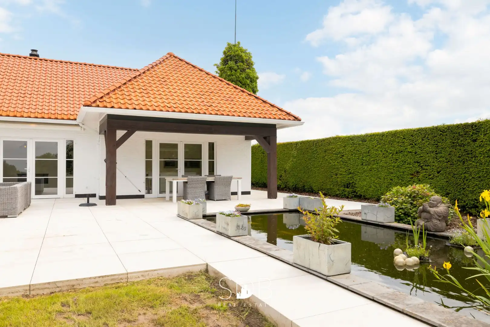 Prachtige villa met zwembad, paardenstallen, paddock en grasland op 1,3HA foto 29