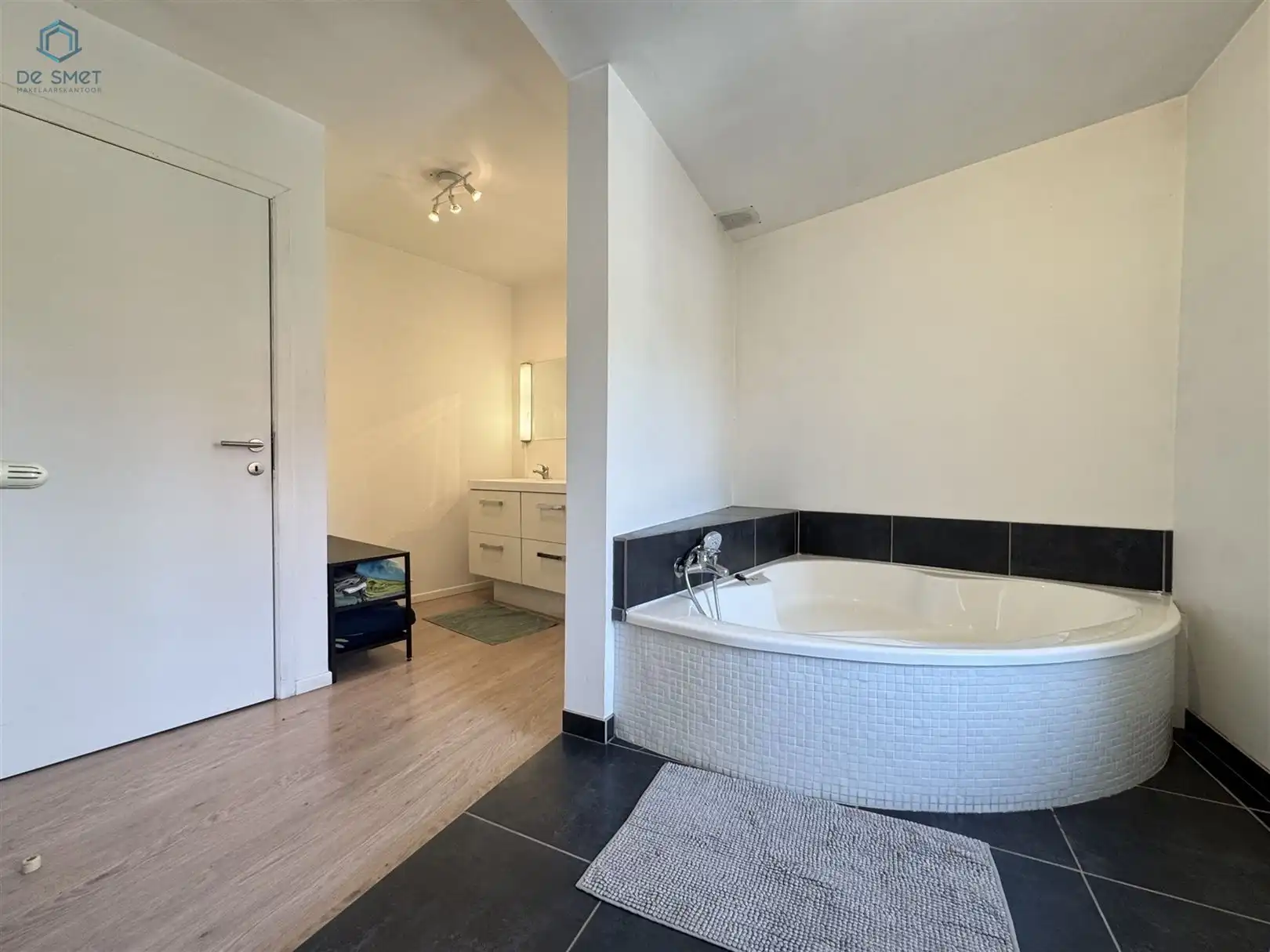 Instapklare gezinswoning met garage, tuin en centrale ligging foto 12