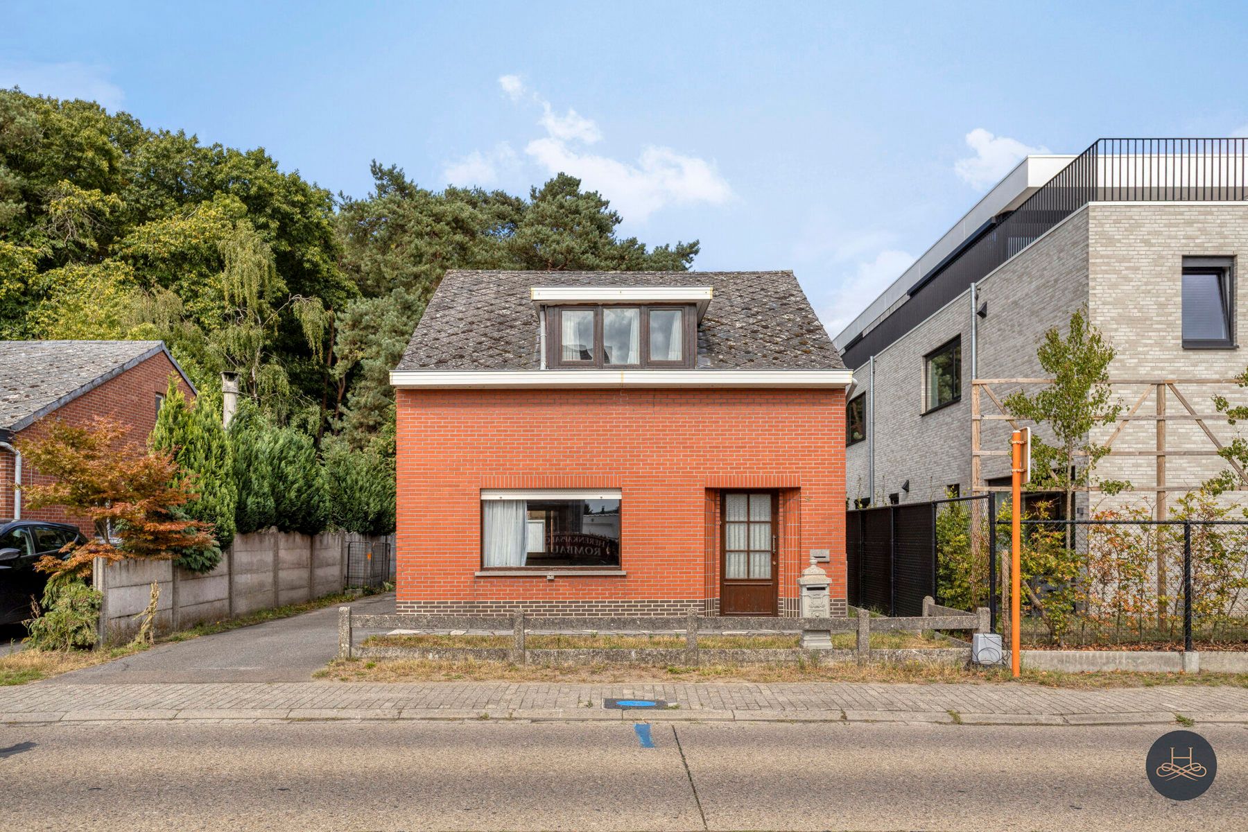 Karaktervolle woning met veel potentieel op toplocatie foto 2