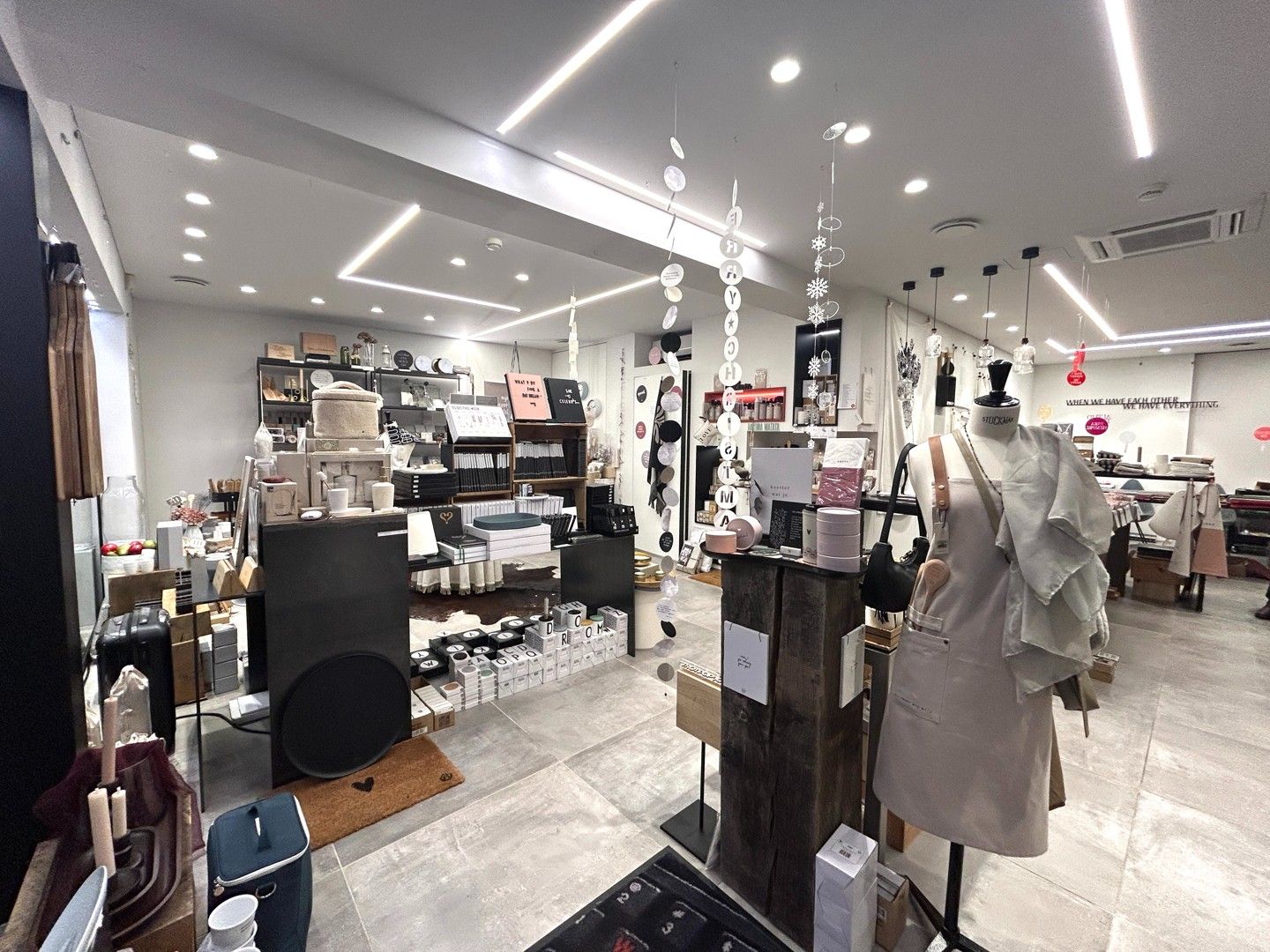 Ruim handelspand op commerciële topligging te Tielt! foto 2