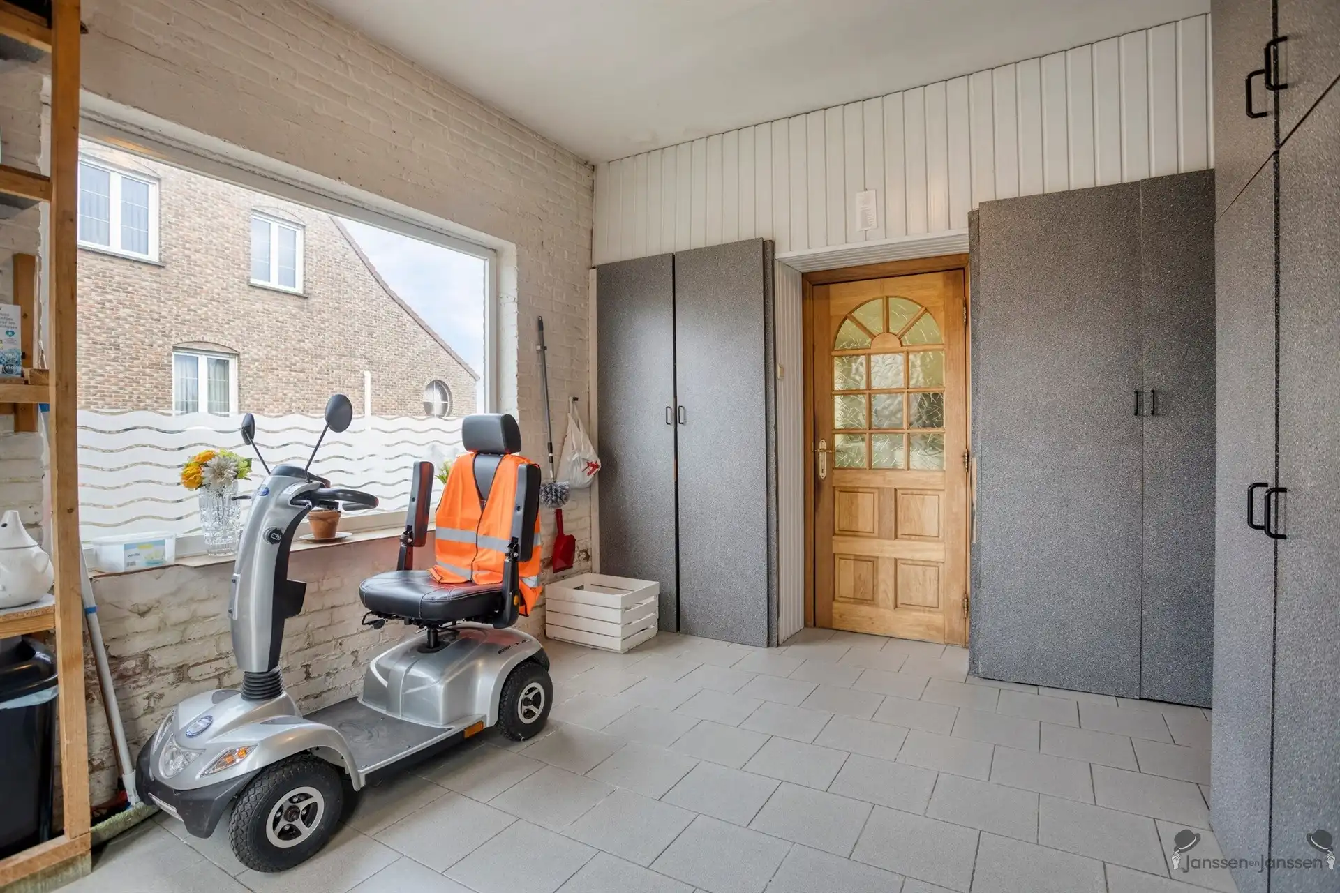 Ruime renovatiewoning met polyvalente bijgebouwen foto 4