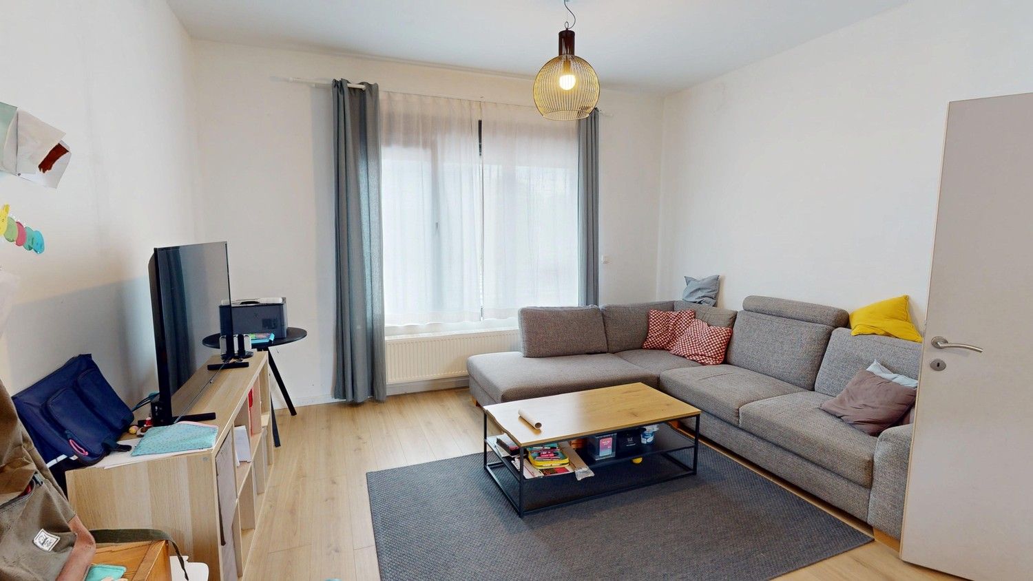 Gerenoveerde halfopen woning met 3 slaapkamers in het hart van Eke! foto 2