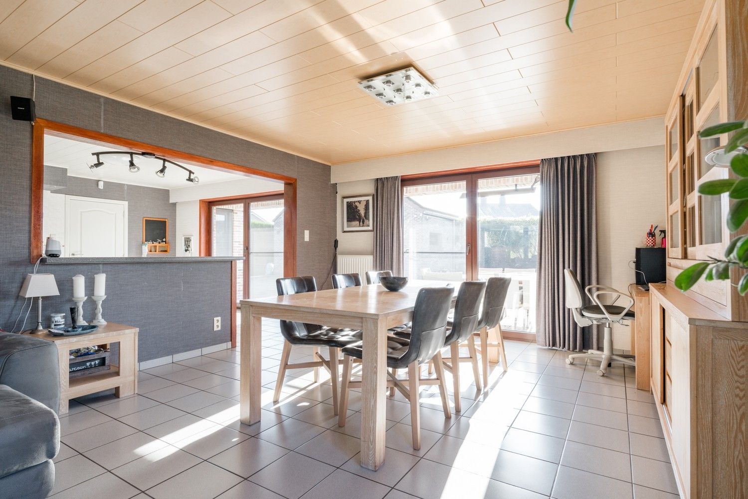 Vrijstaande woning met ruime garage en tuin, rustig gelegen nabij natuurgebied en Nederlandse grens foto 8