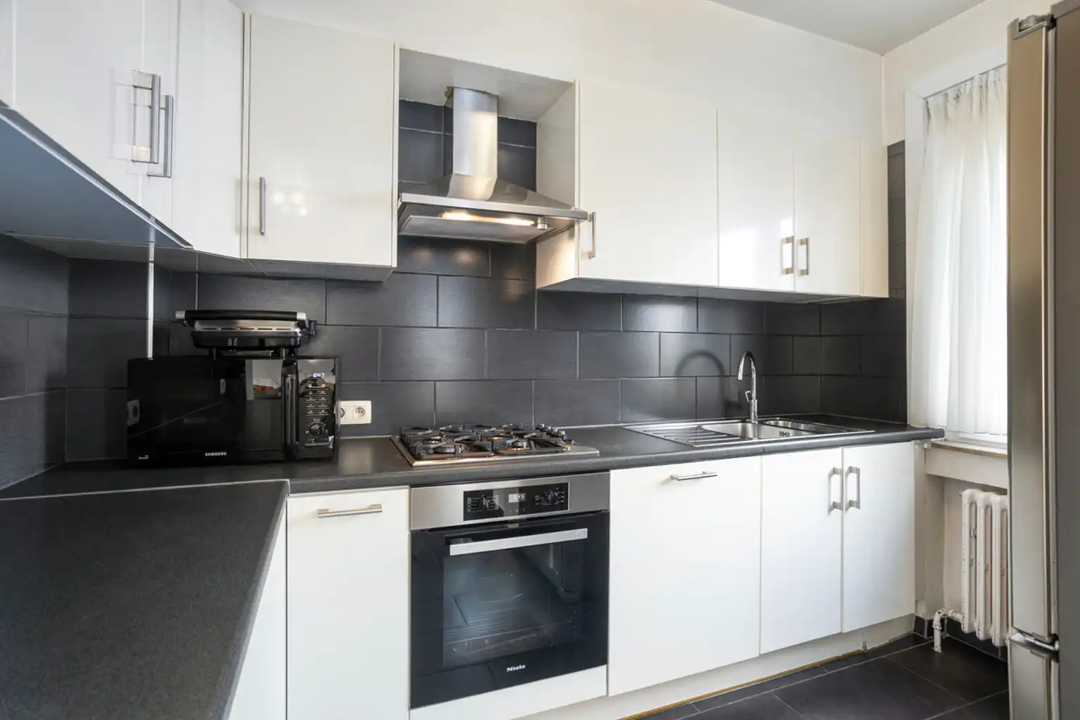 Gerenoveerde bel-étage woning met garage foto 18