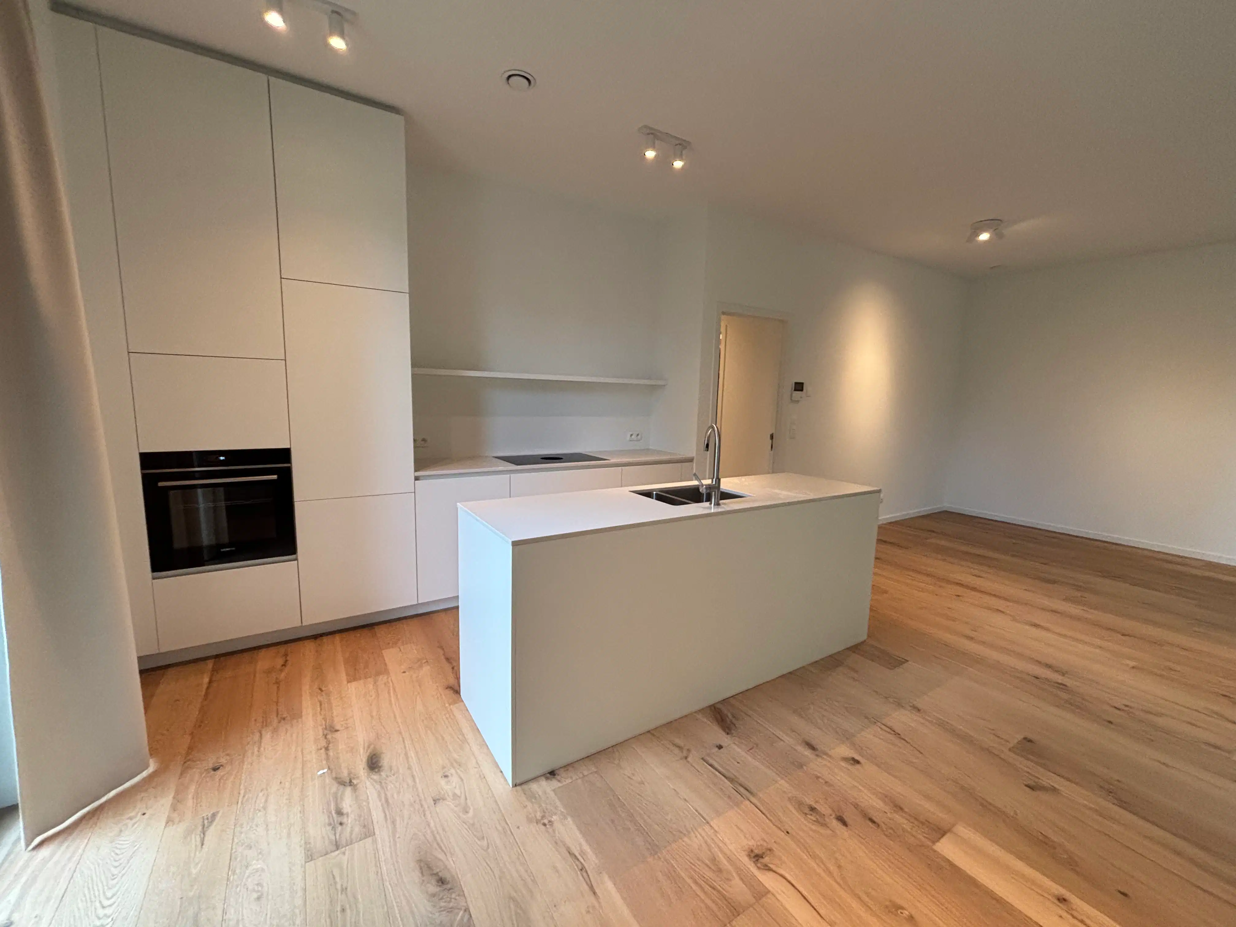LUXUEUS NIEUWBOUWAPPARTEMENT MET TWEE SLAAPKAMERS EN RUIM TERRAS foto 4