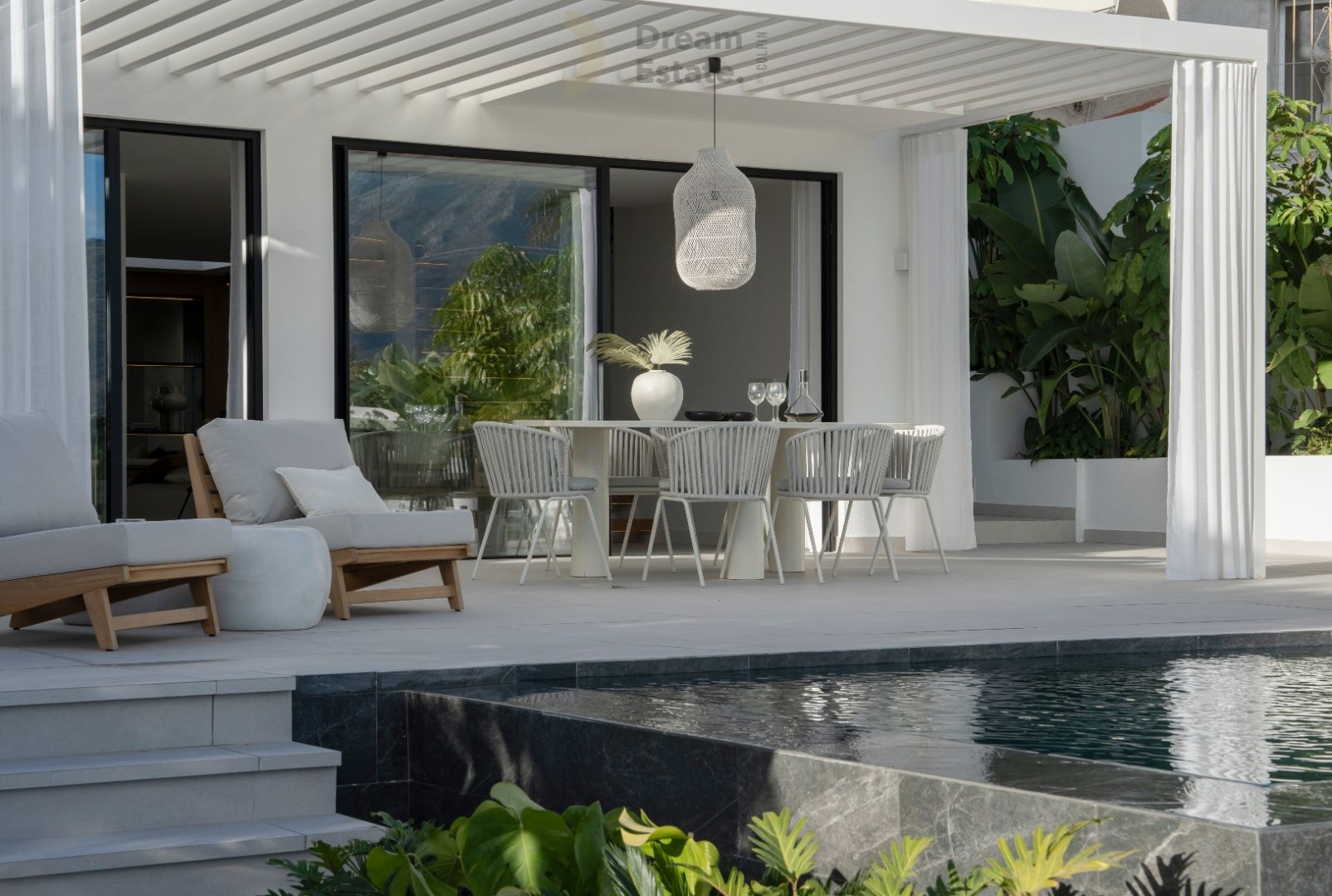 Moderne en strakke villa gelegen te Nueva Andalucia, Marbella. foto 2