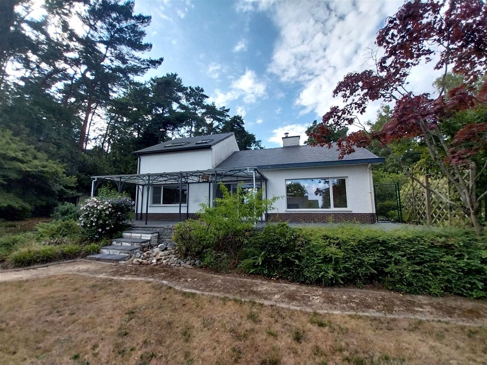 TE HUUR: Vrijstaande woning met tuin op een toplocatie in Heusden-Zolder! foto 3
